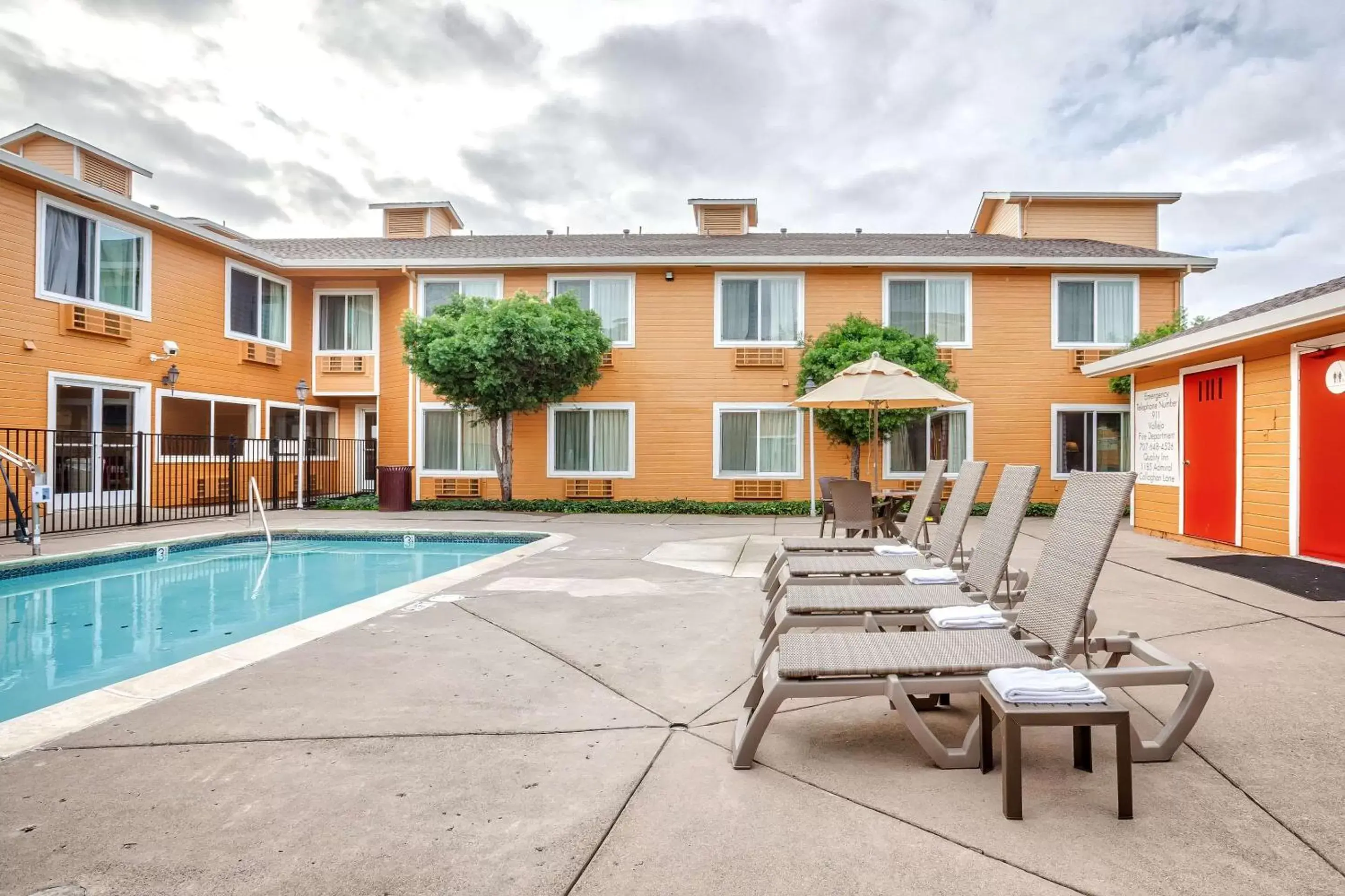 On site, Swimming Pool in Quality Inn near Six Flags Discovery Kingdom-Napa Valley