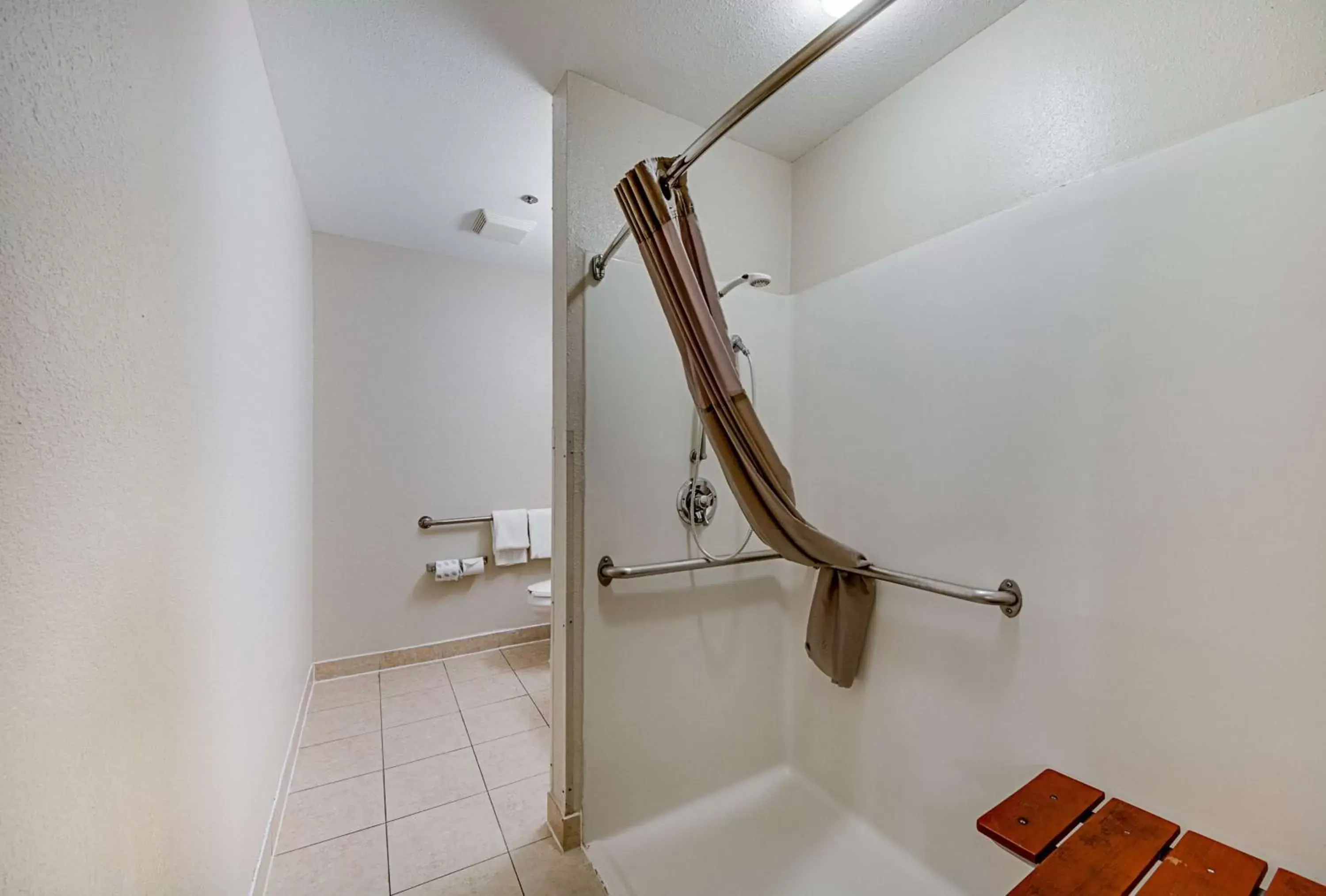 Shower, Bathroom in Motel 6-McAllen, TX - East