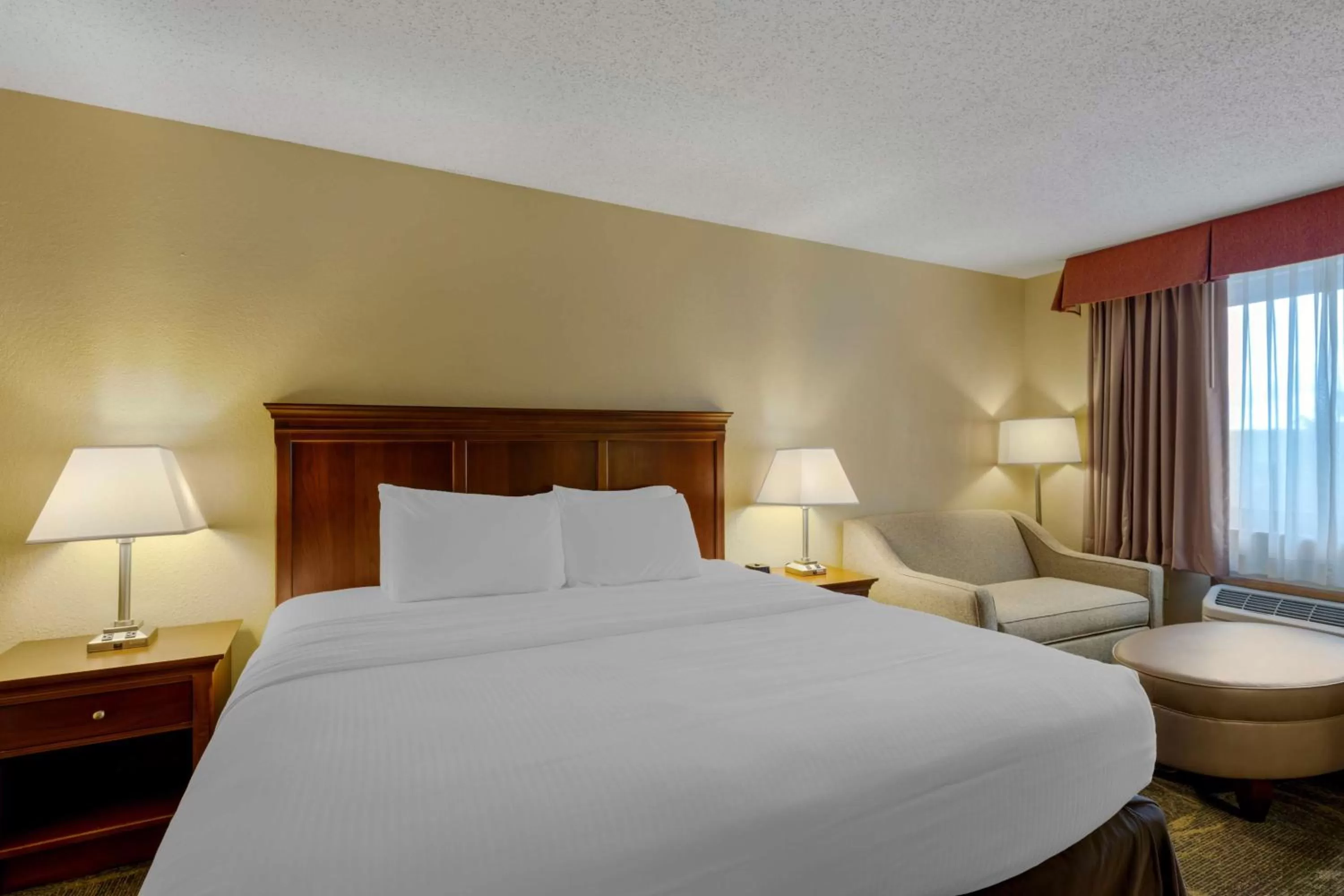 Bedroom, Bed in Best Western Plus Wooster Hotel & Conference Center