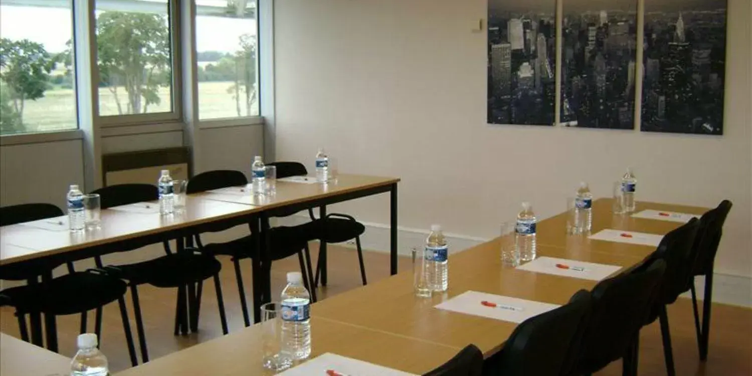 Business facilities, Business Area/Conference Room in Hôtel Restaurant PLATANES