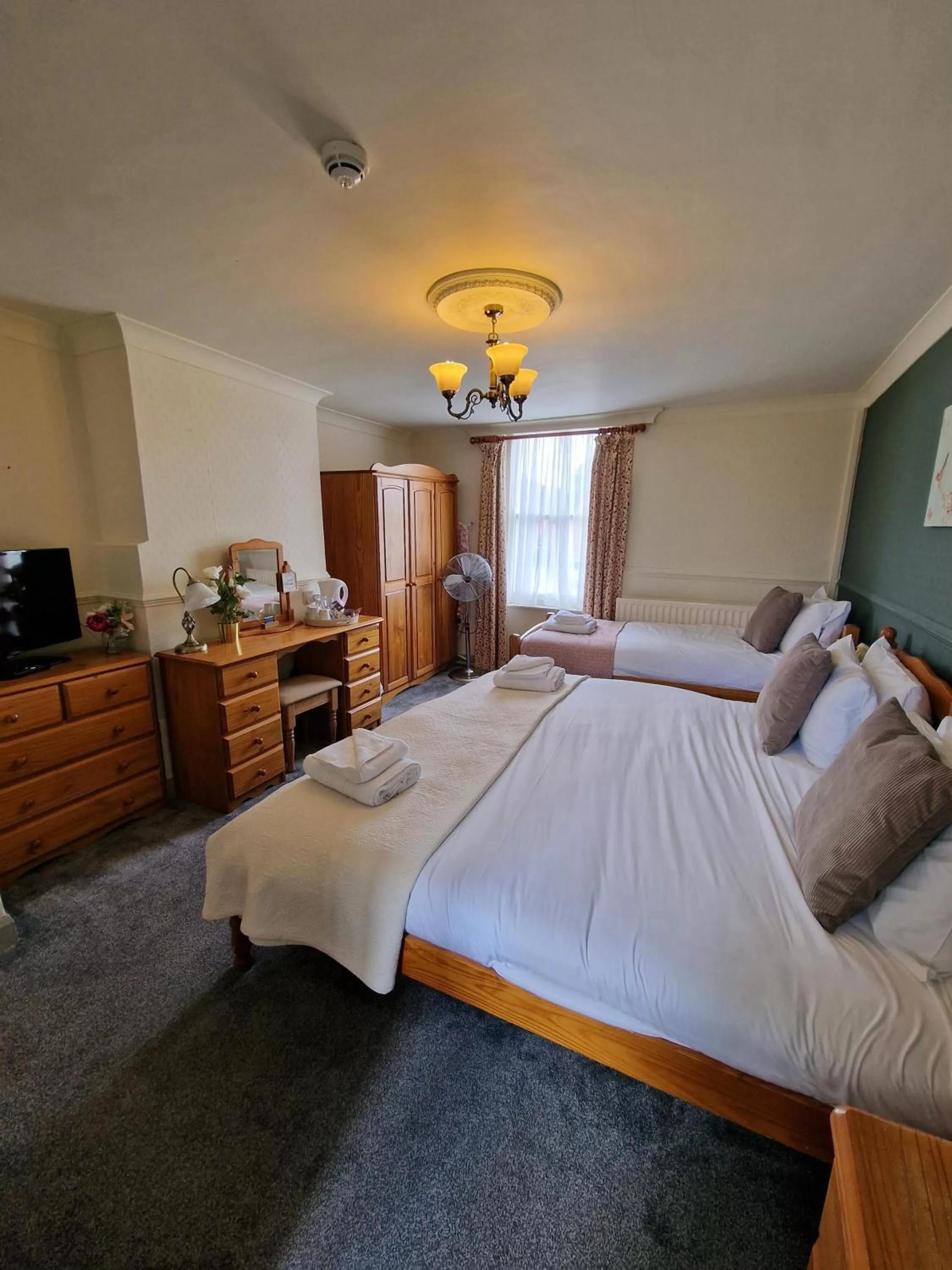 Bedroom, Bed in The Foresters Arms