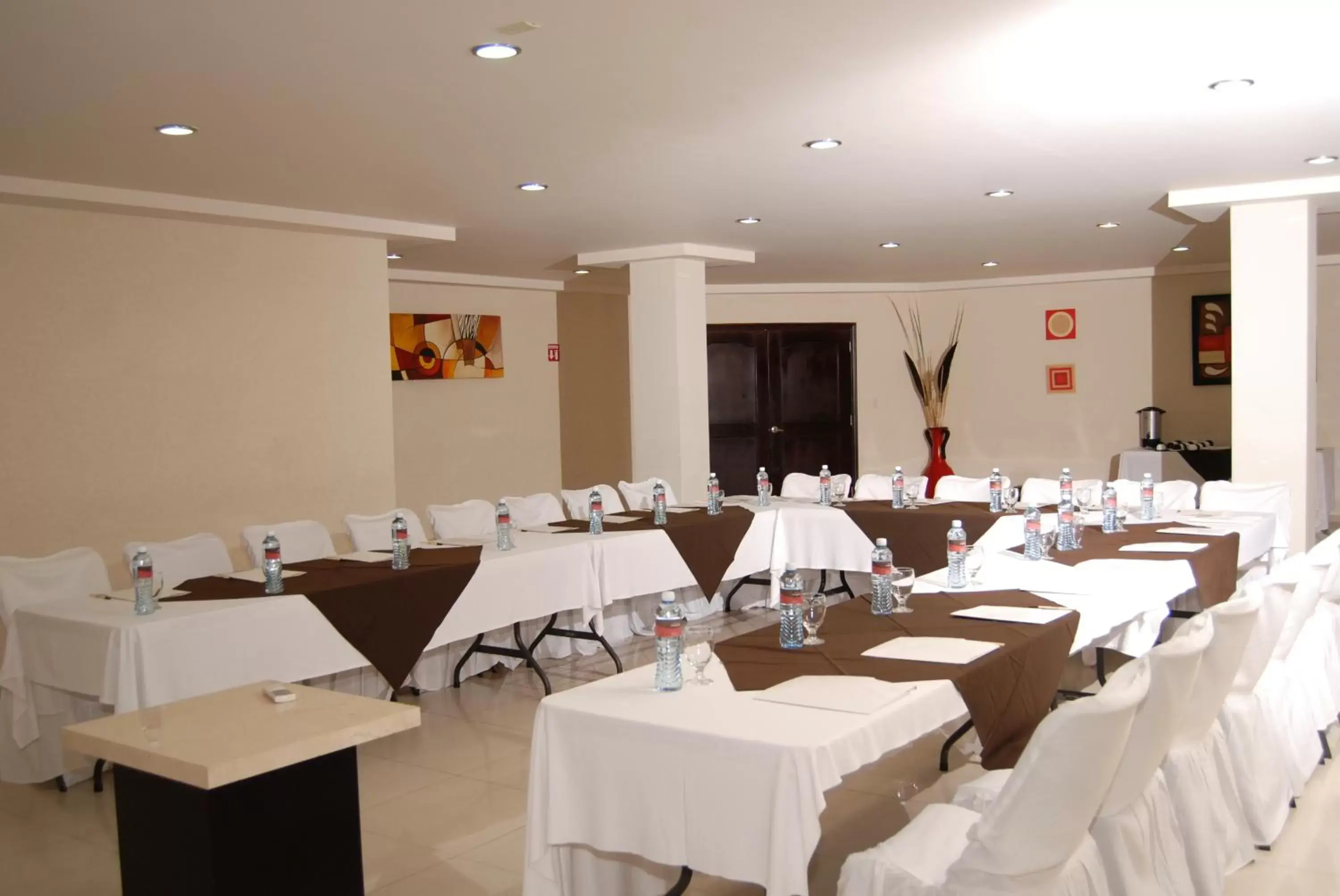 Meeting/conference room, Restaurant/Places to Eat in Wyndham Garden Aguascalientes Hotel & Casino