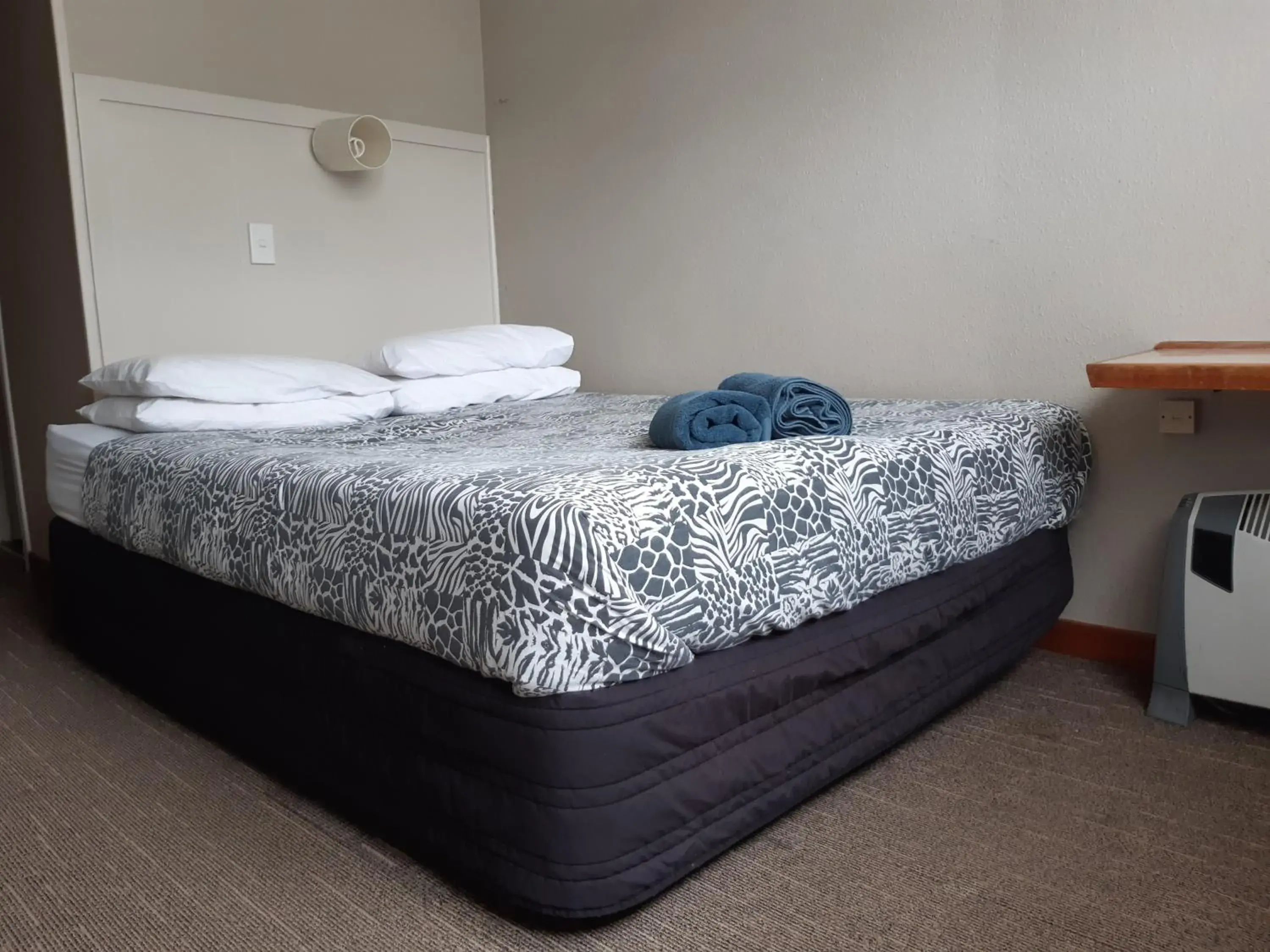 Double Room with Shared Bathroom in Ariki Backpackers