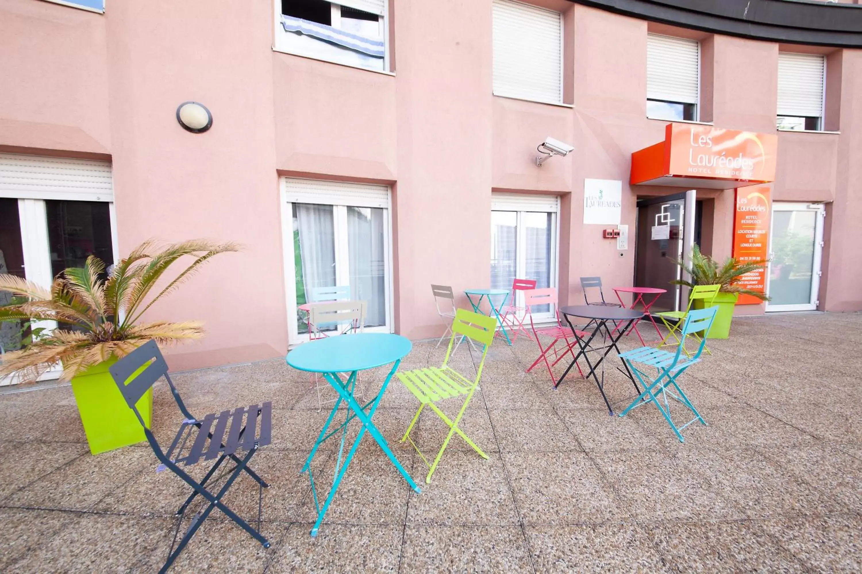 Patio in Hôtel et Résidence Les Lauréades Clermont-Ferrand Centre Jaude