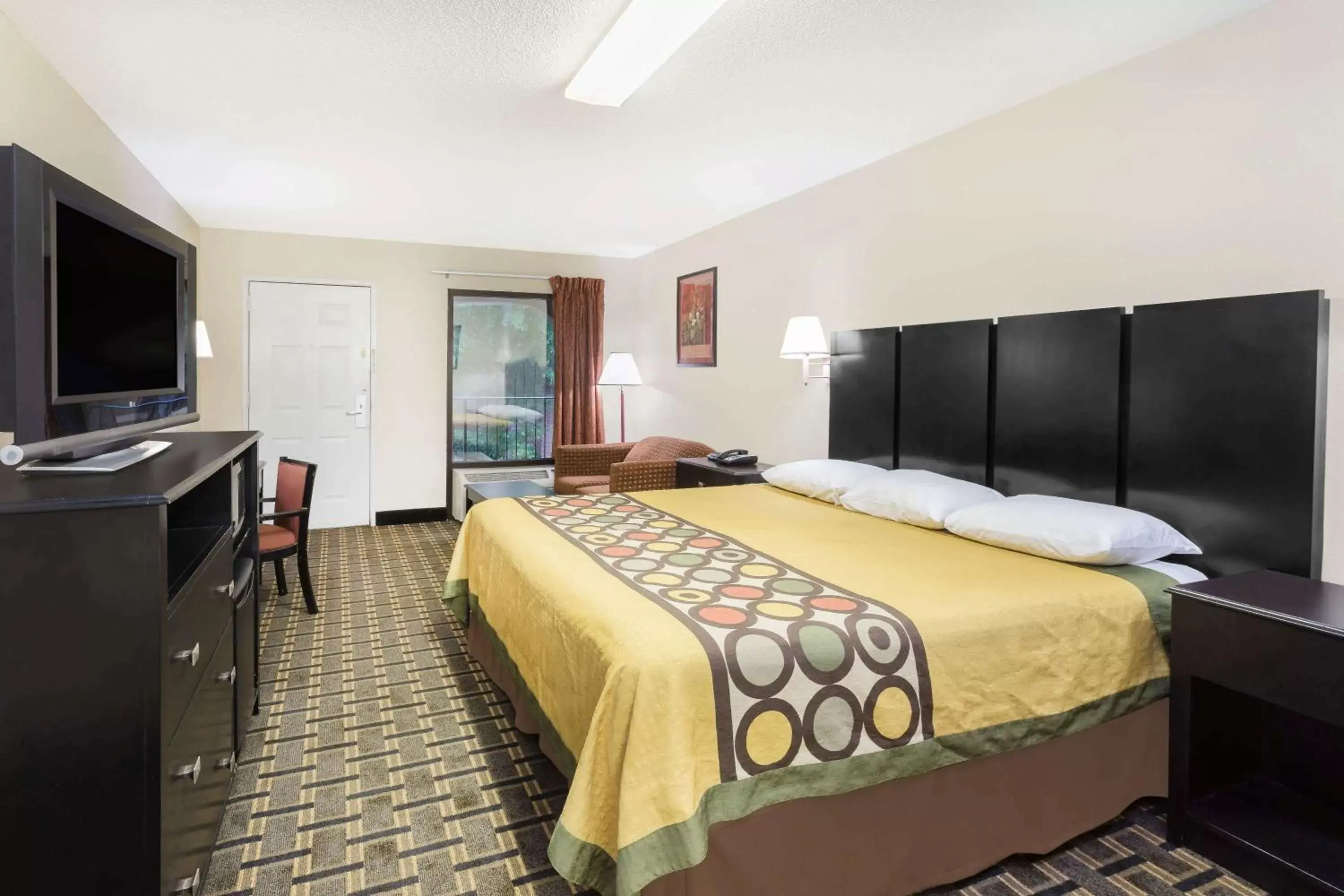 Photo of the whole room, Bed in Super 8 by Wyndham Decatur/Lithonia/Atl Area