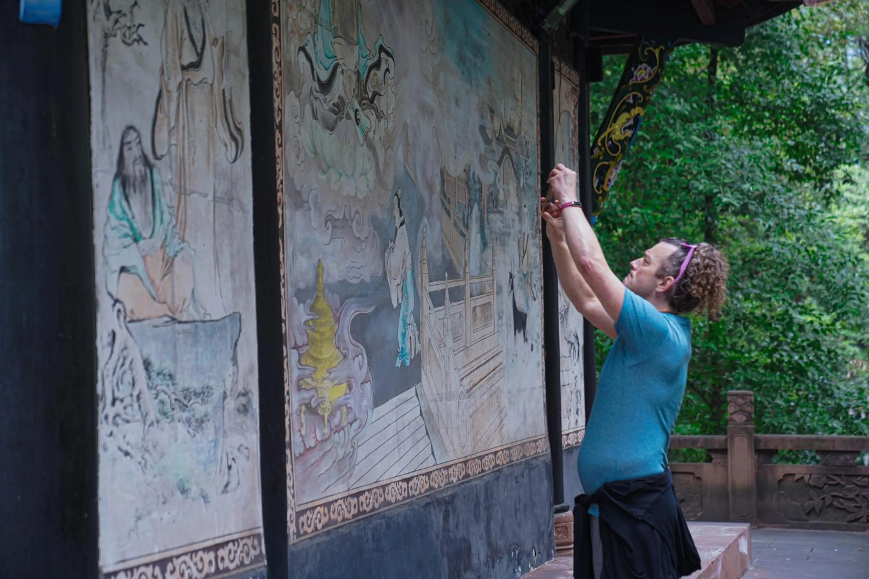 Hiking in Chengdu Mix Hostel Backpackers