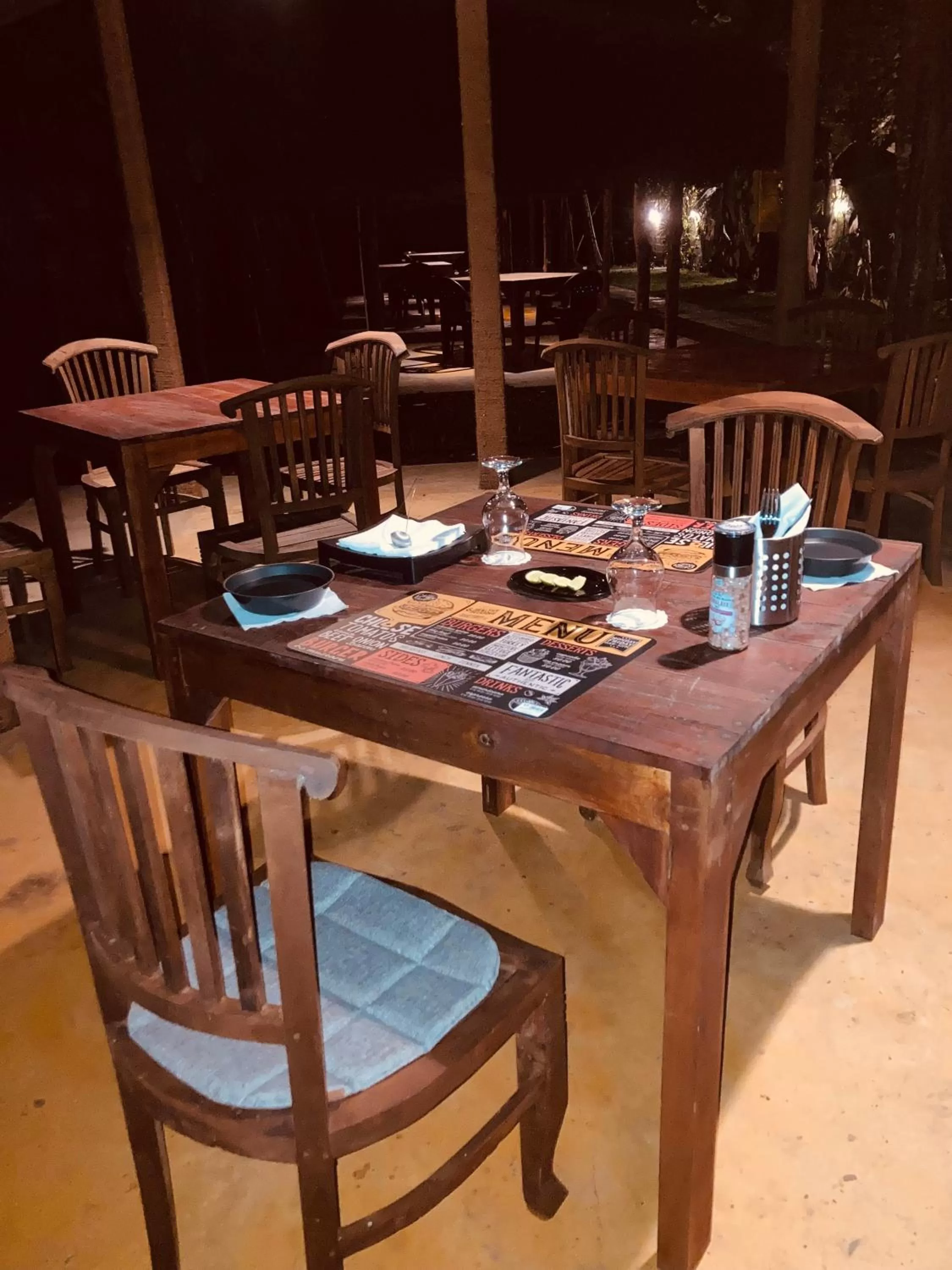 Restaurant/Places to Eat in Manel Villa