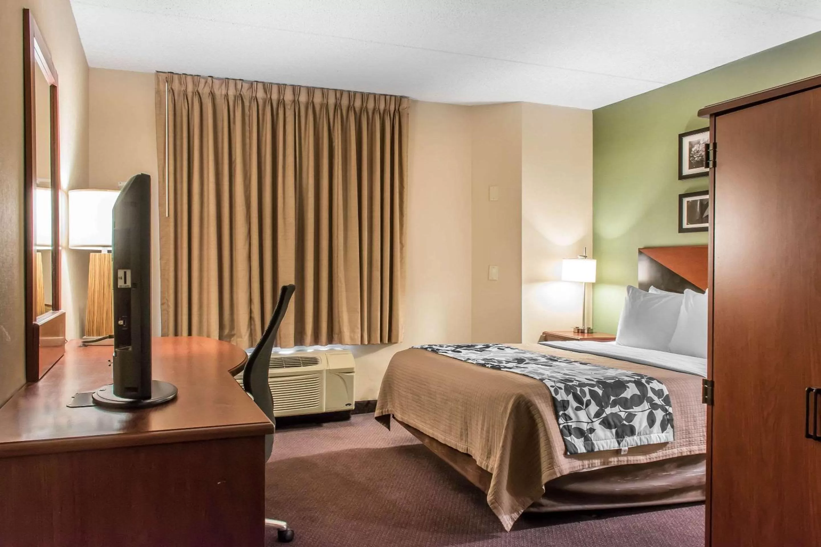 Photo of the whole room, Bed in Sleep Inn & Suites of Lancaster County