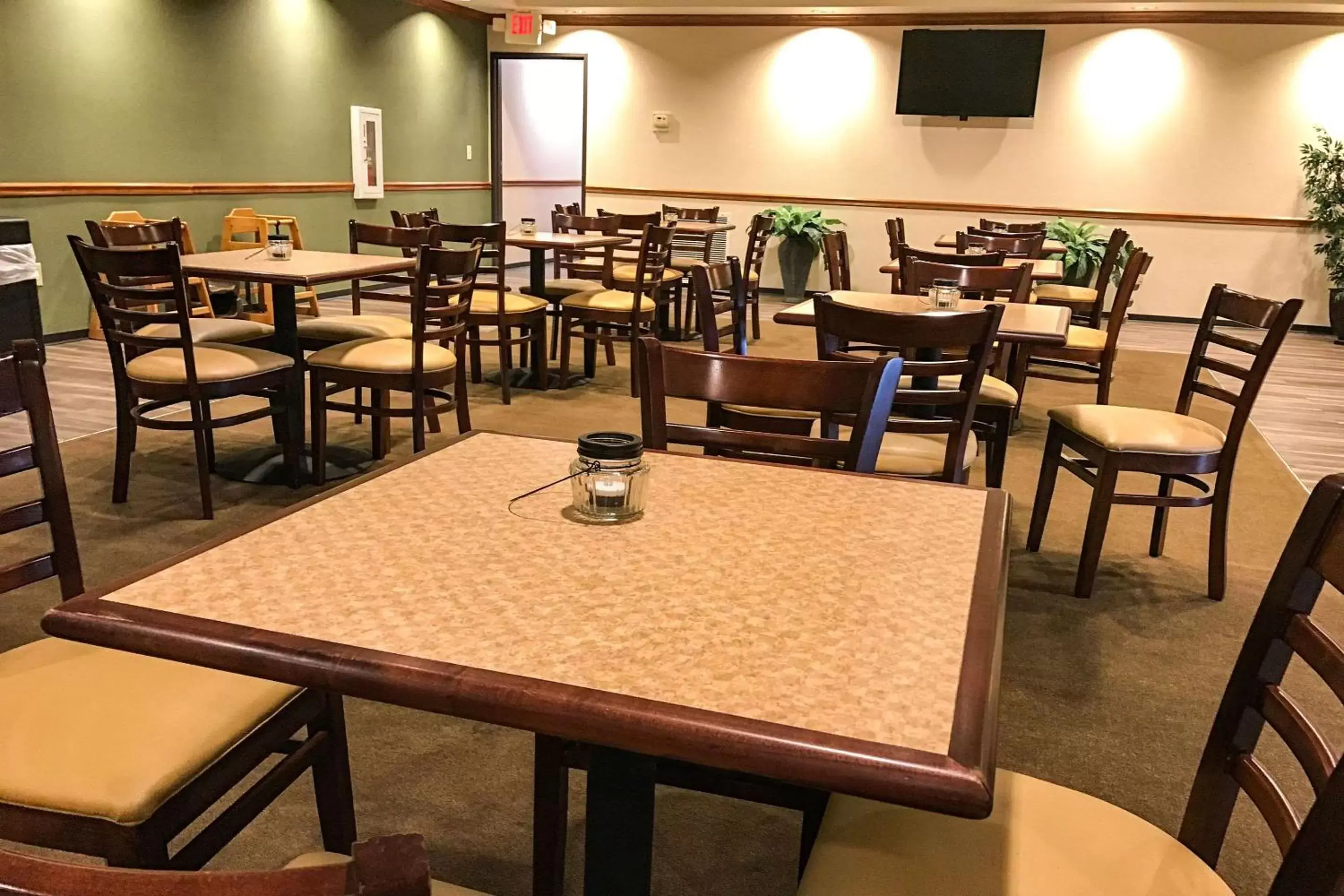 Restaurant/Places to Eat in Sleep Inn & Suites Shepherdsville Louisville South