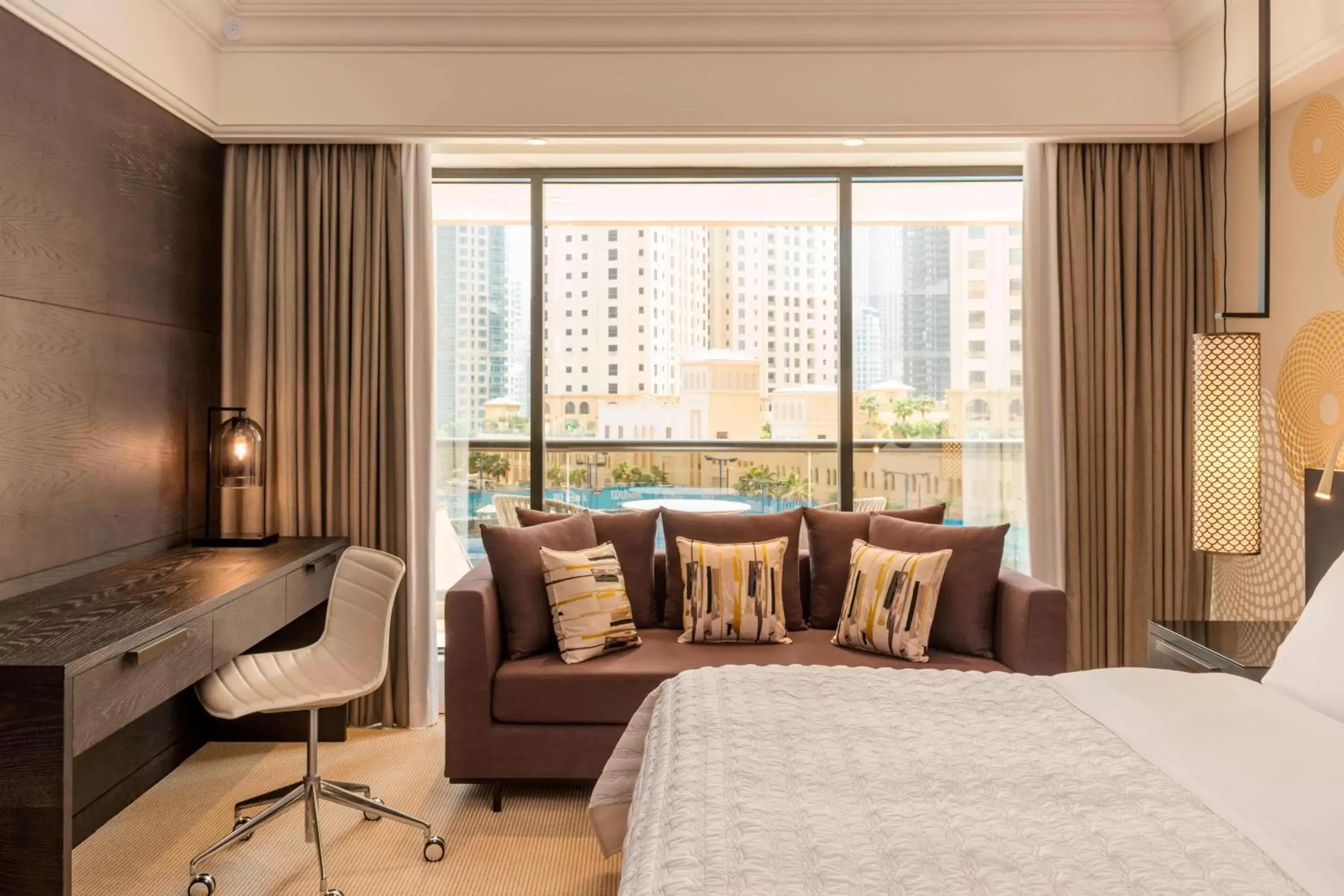 Bedroom, Seating Area in Le Royal Meridien Beach Resort & Spa Dubai