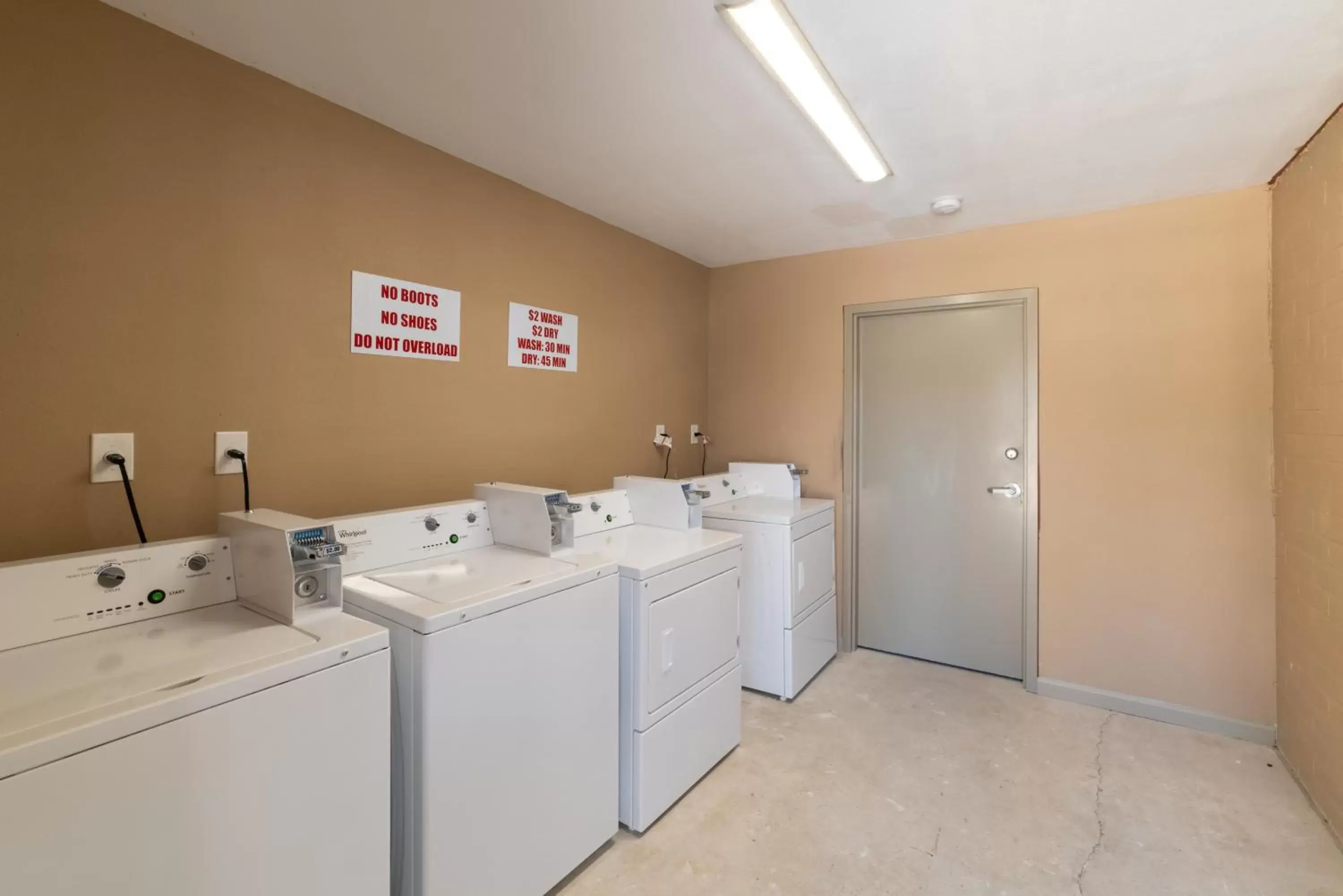Property building in Budget Inn & Suites Baton Rouge