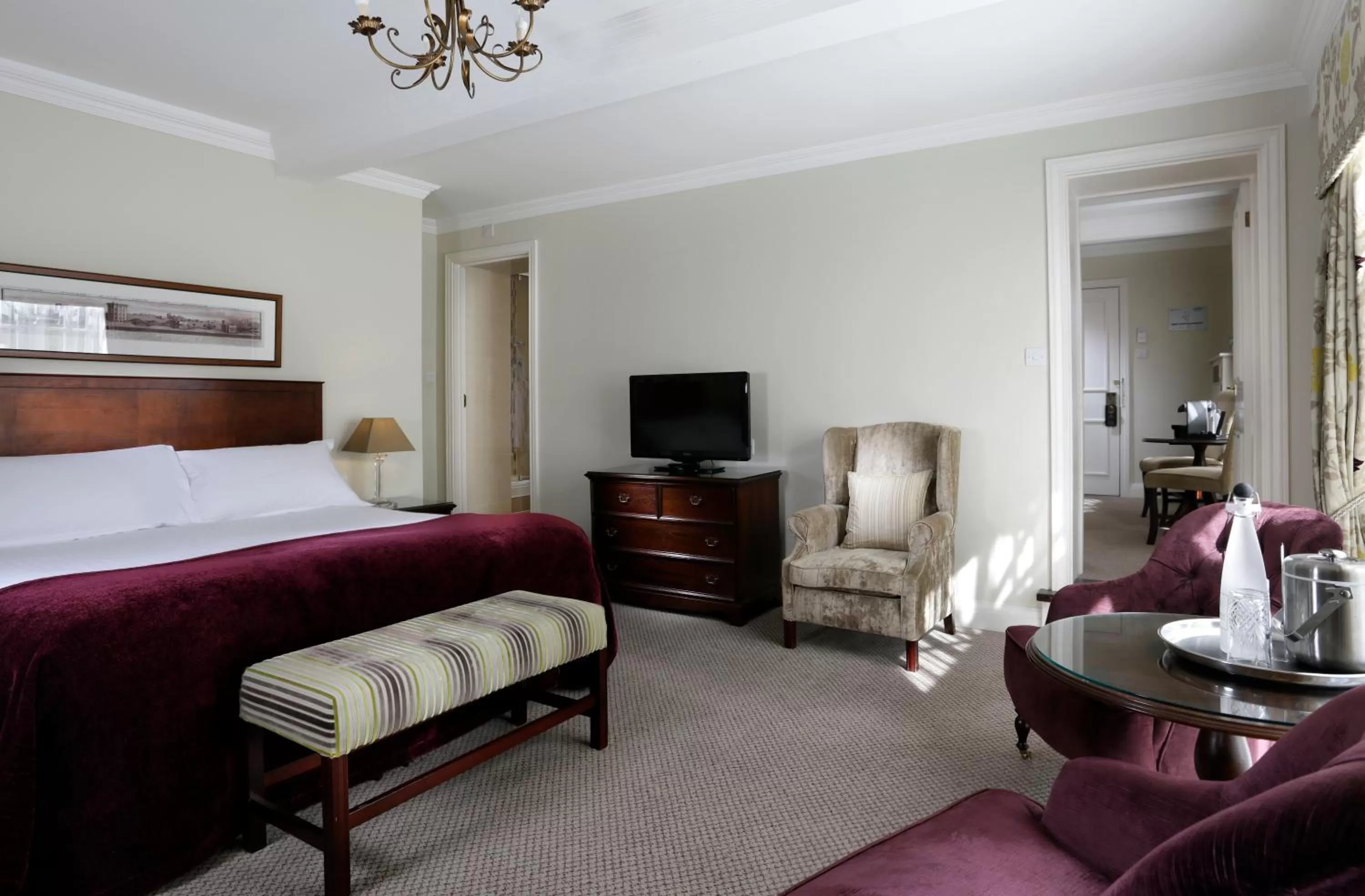TV and multimedia, Bed in Macdonald Alveston Manor Hotel & Spa