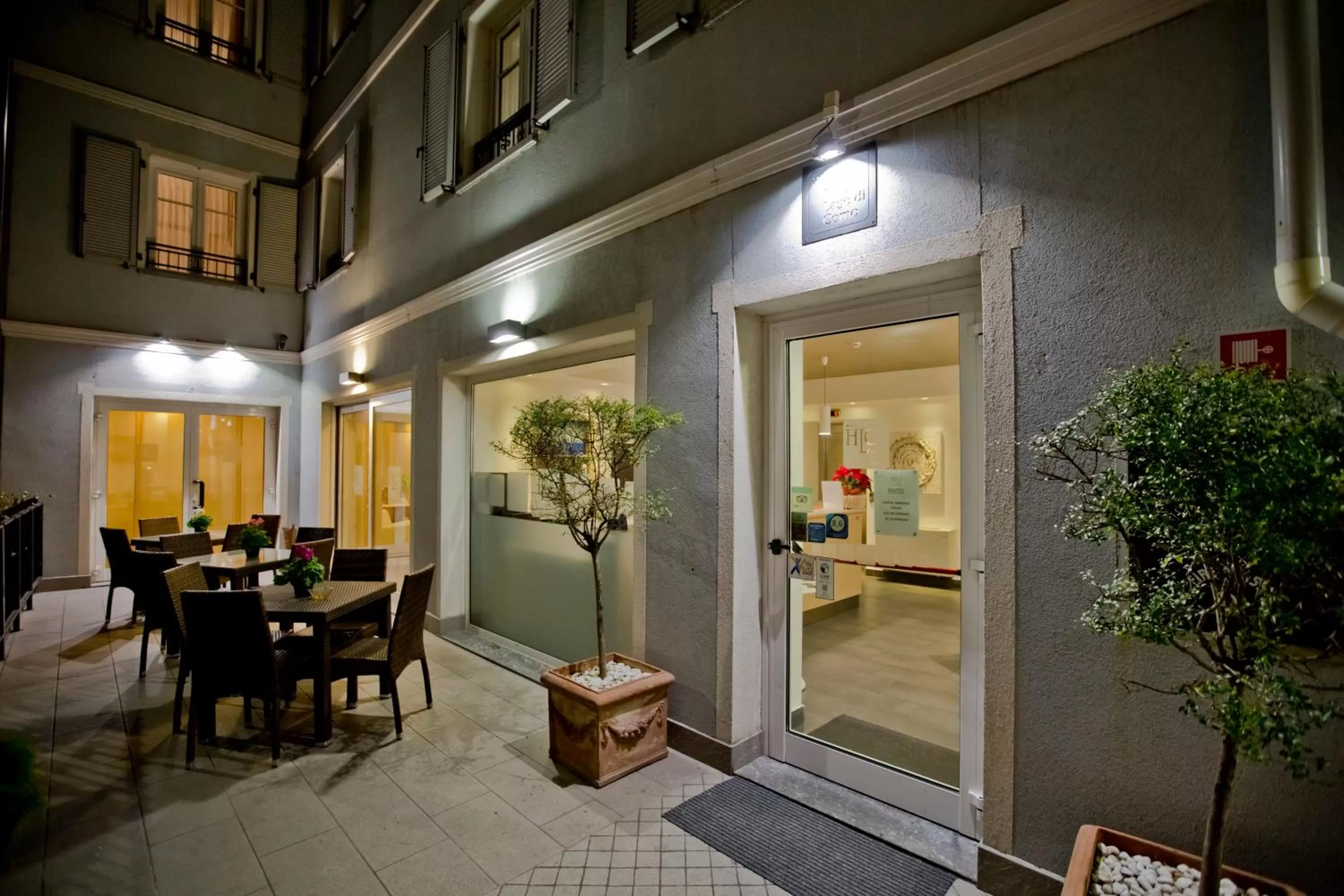 Facade/entrance in Hotel Lago di Como