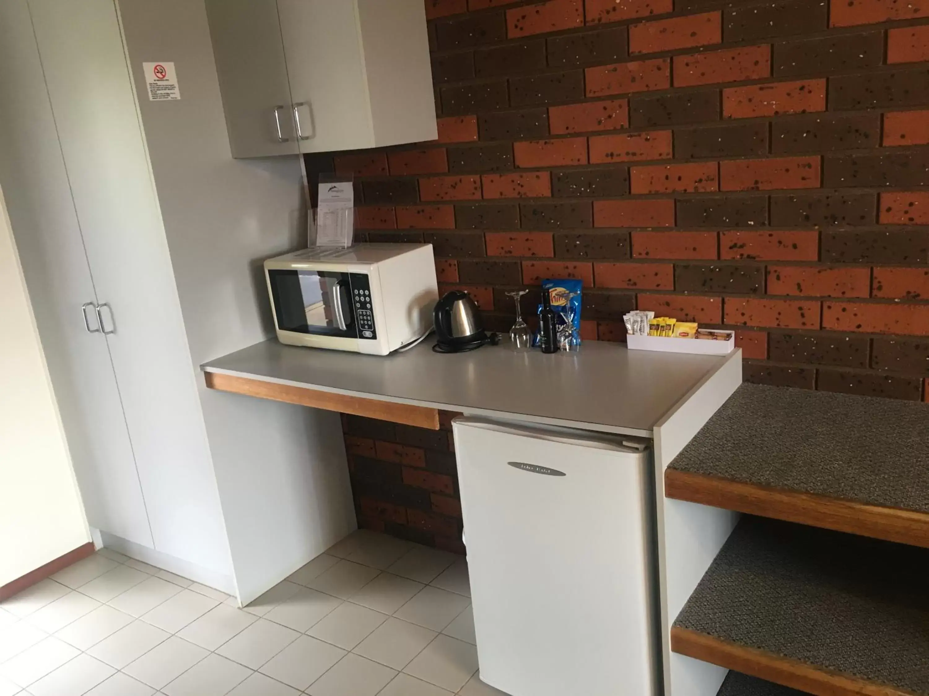 Kitchen/Kitchenette in Warragul Views Motor Inn