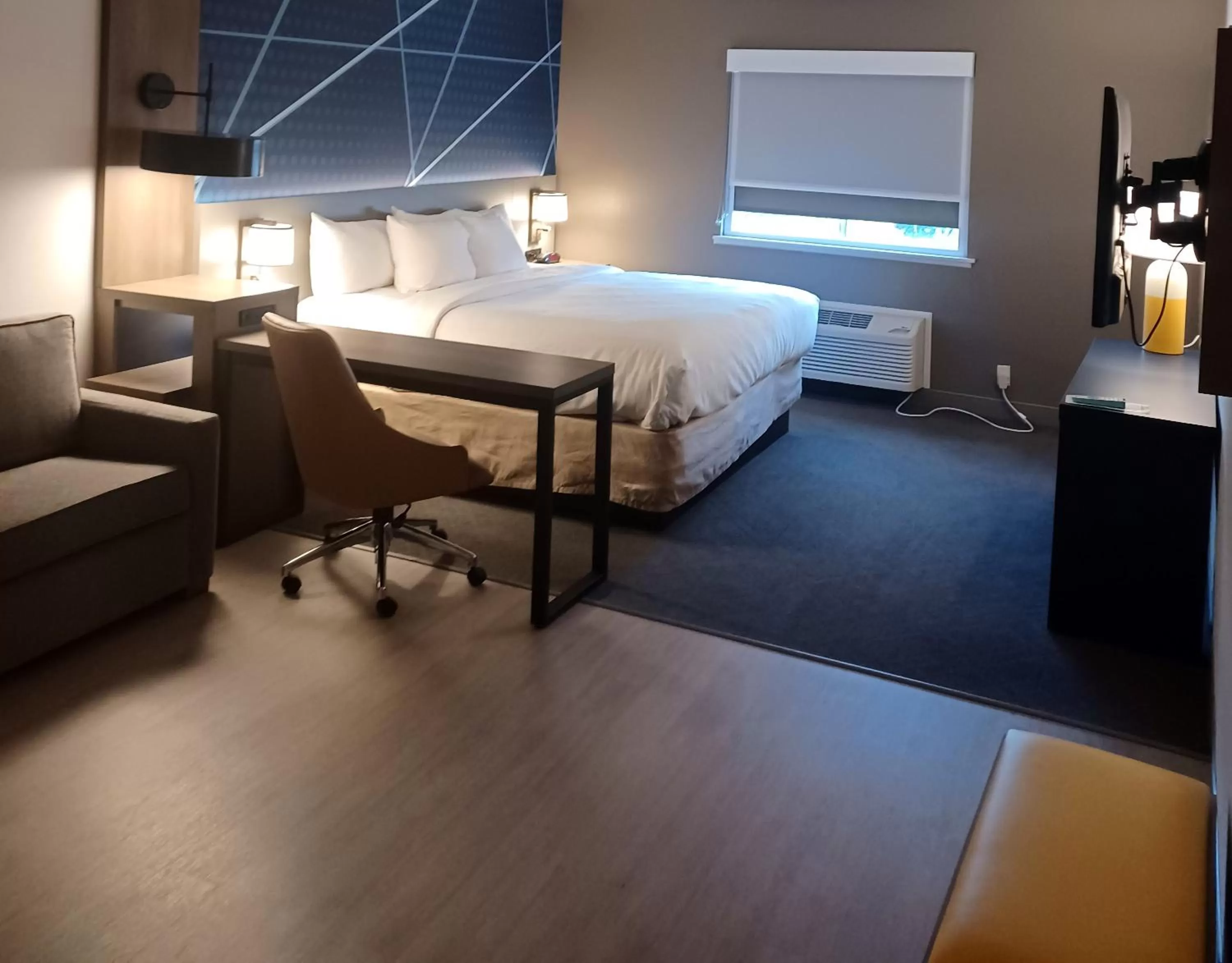 Bed in Comfort Inn Edinburgh - Columbus