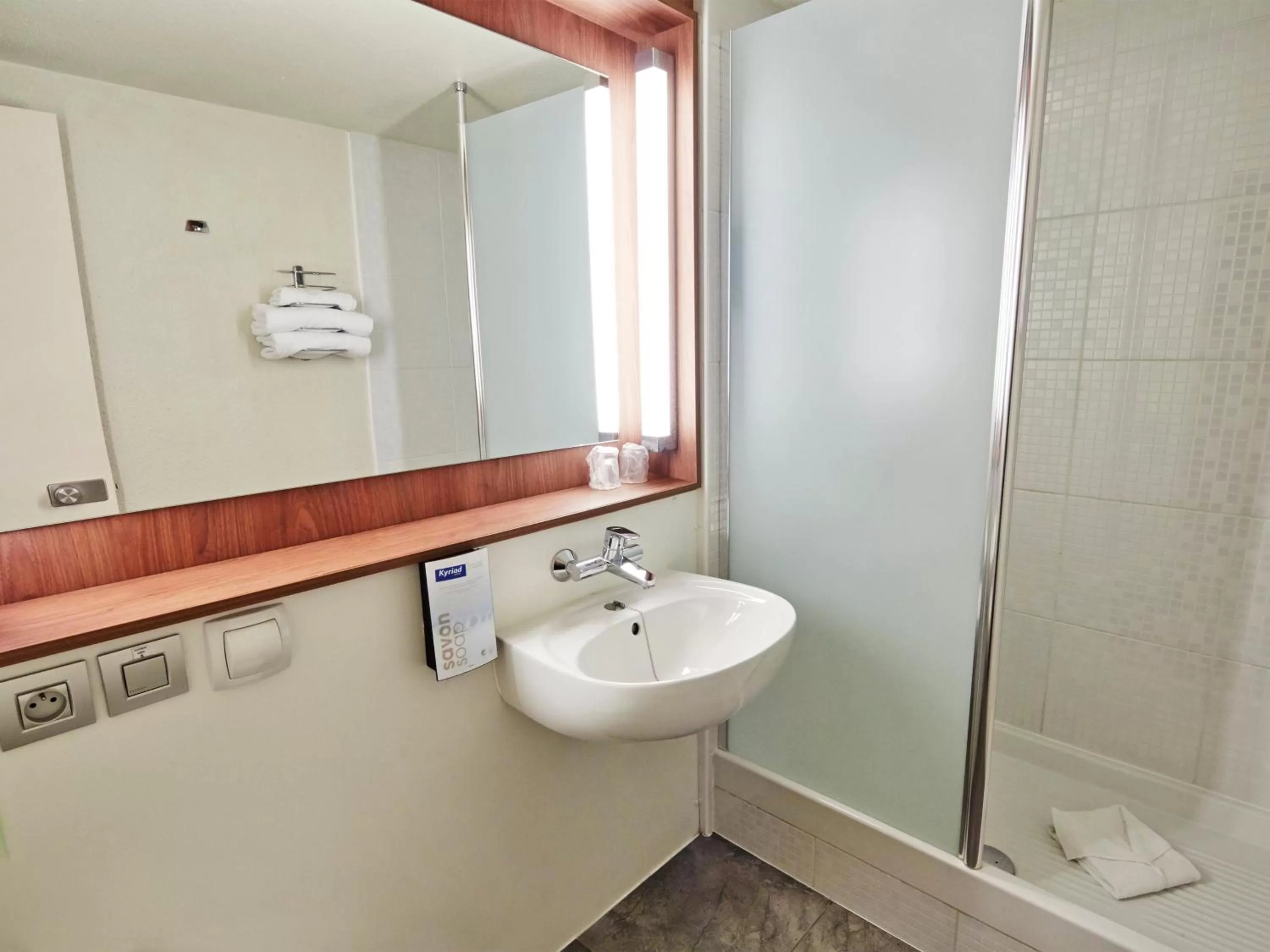 Shower, Bathroom in Kyriad - Ecouen la Croix Verte