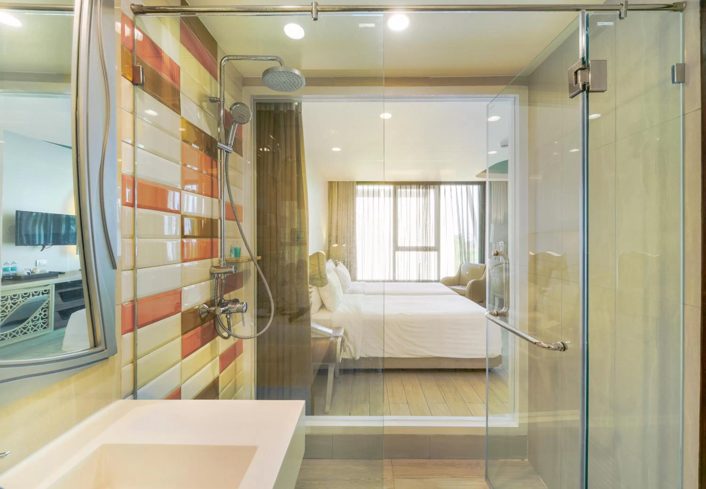 Shower, Bed in Le Tada Parkview Hotel