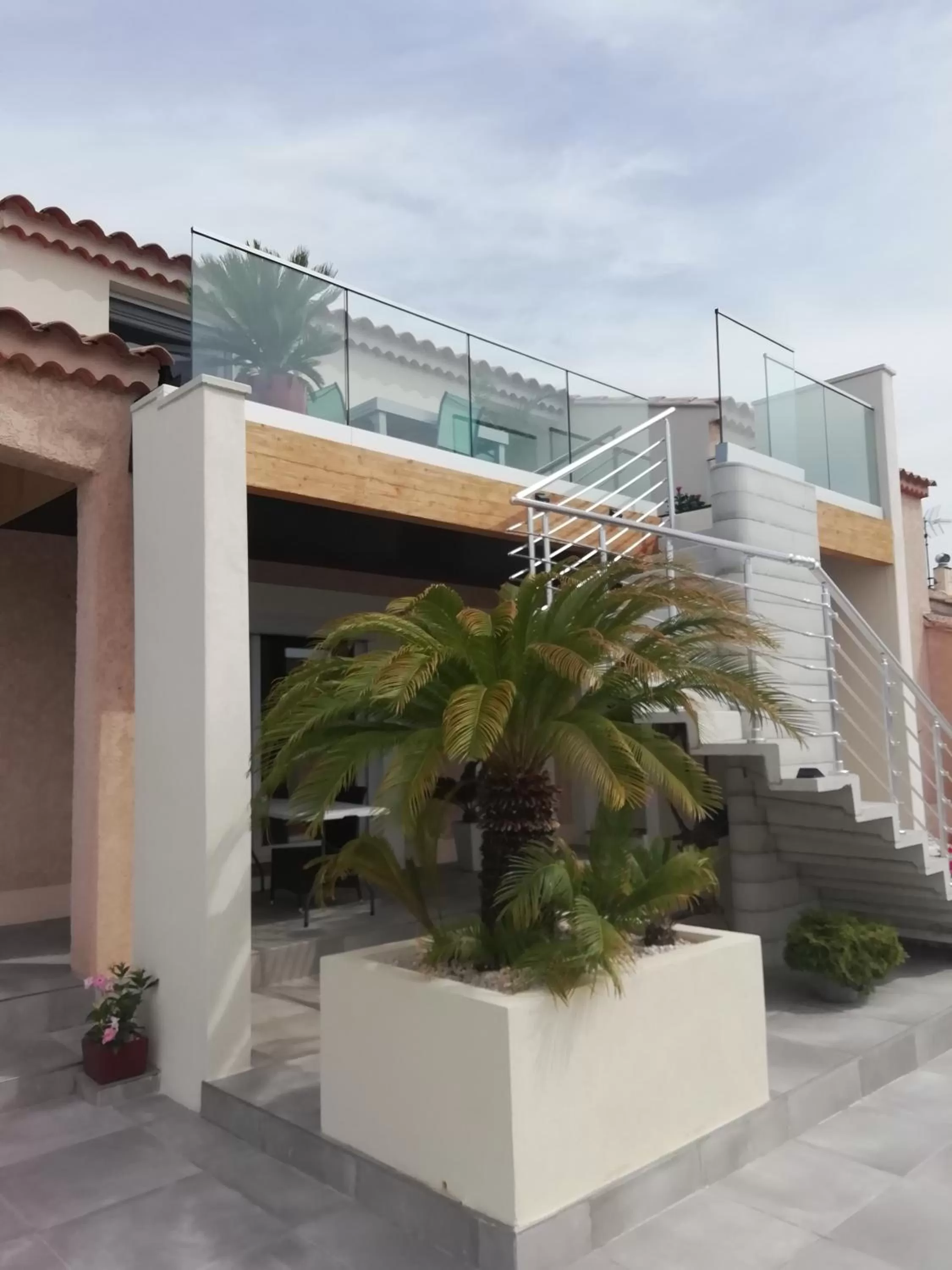 Facade/entrance in les chambres du Saunier