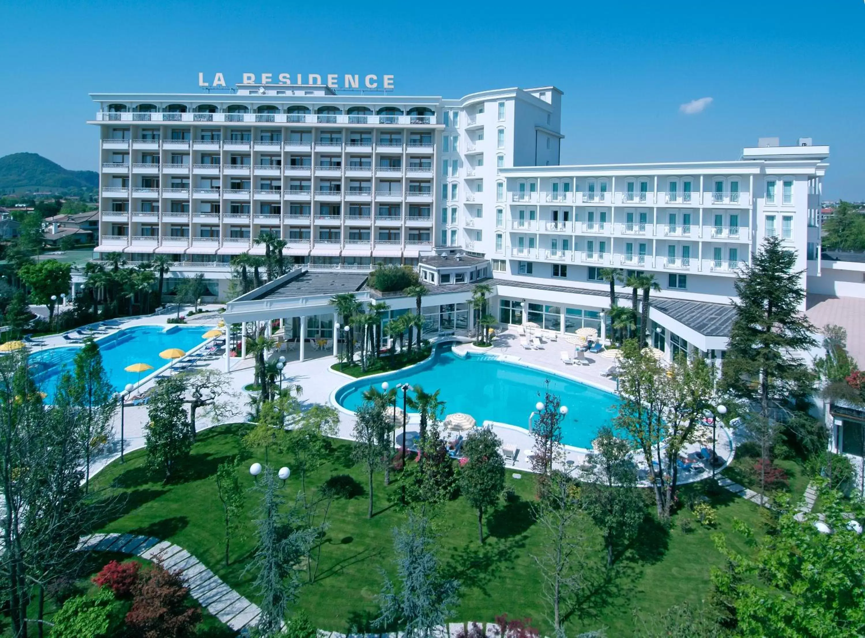 Property building in Hotel La Residence & Idrokinesis Property building in Hotel La Residence & Idrokinesis