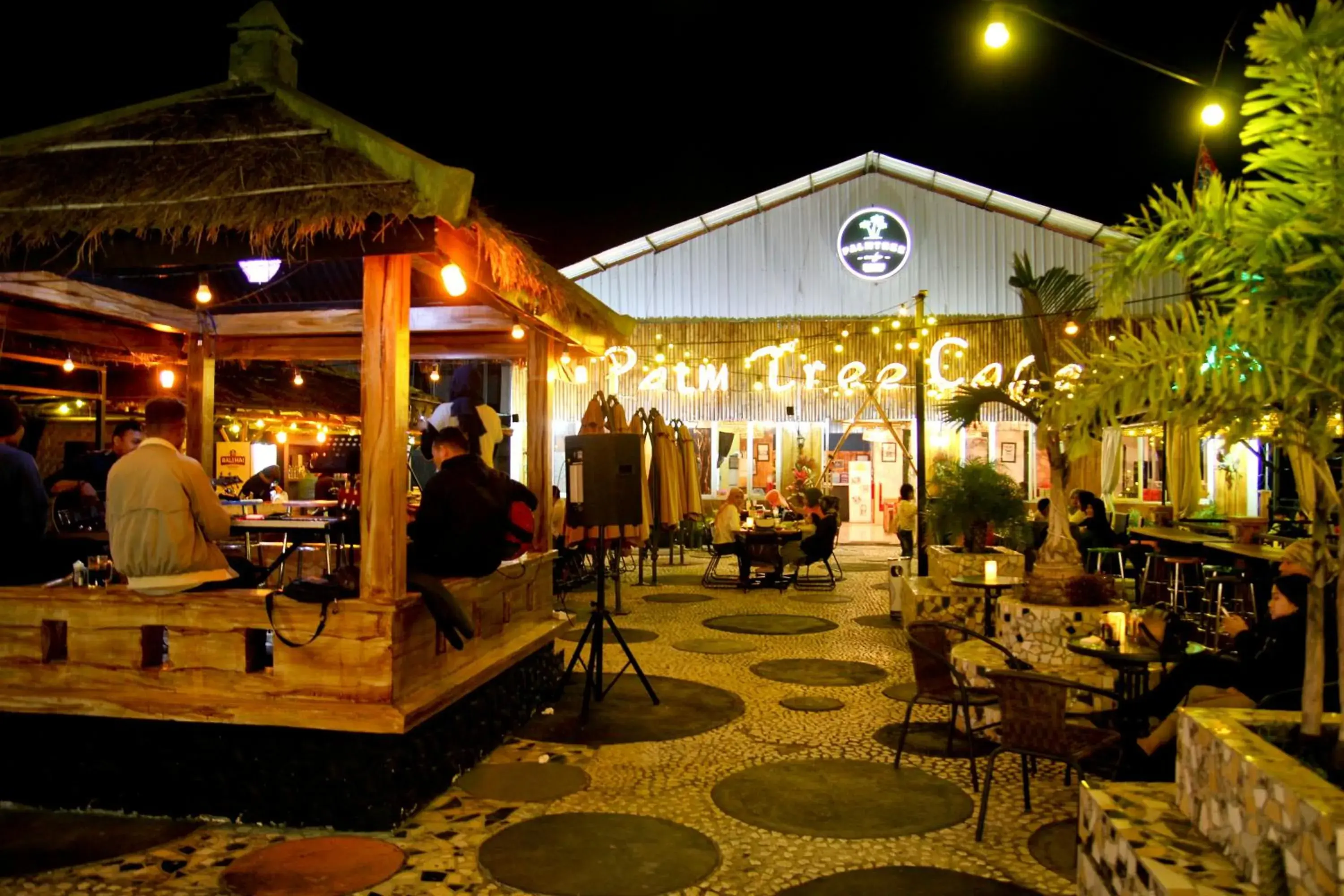 Patio, Restaurant/Places to Eat in Batuque Town Villa