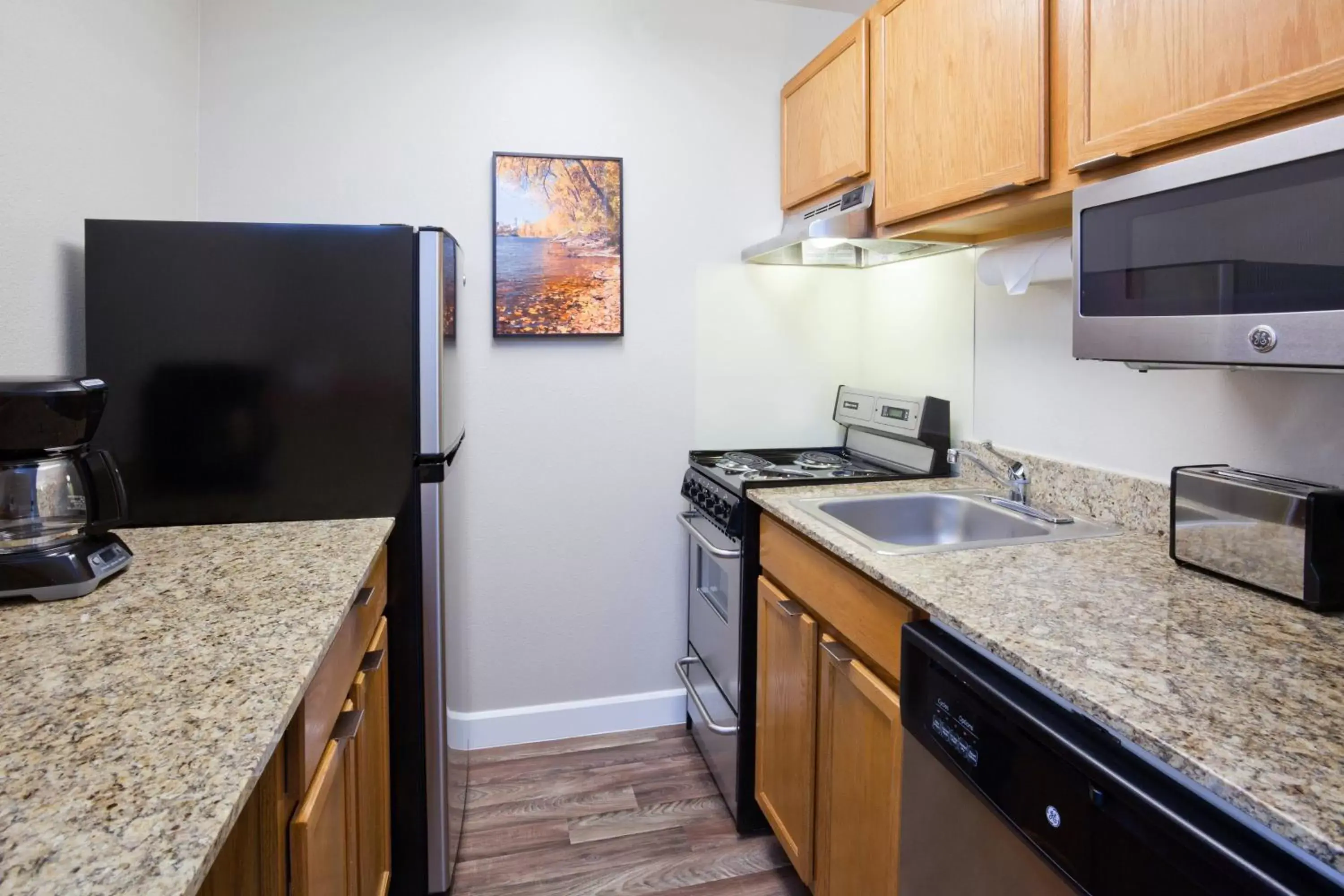 Kitchen or kitchenette, Kitchen/Kitchenette in TownePlace Suites Minneapolis Eden Prairie