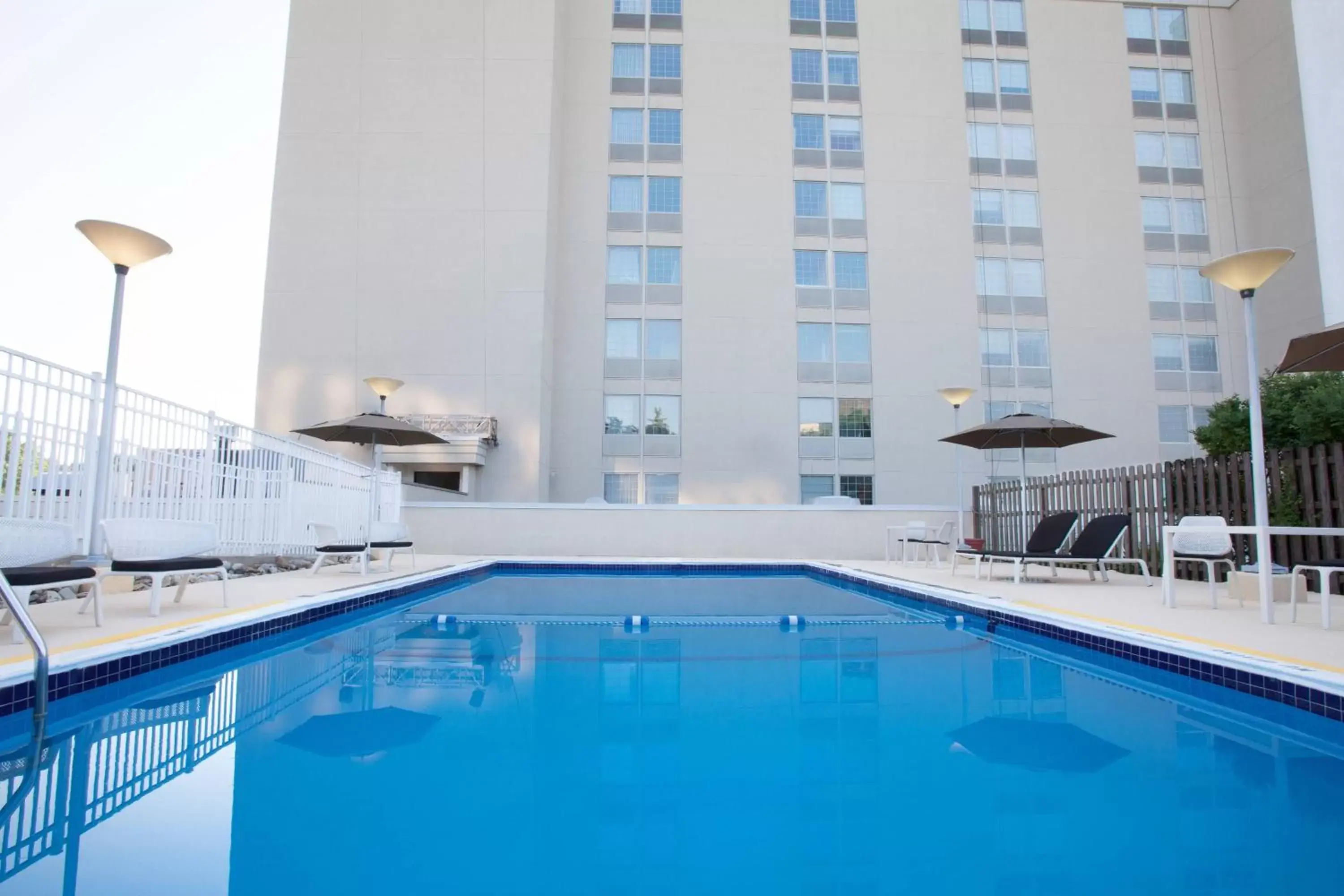 Swimming Pool in Sheraton Pittsburgh Airport Hotel