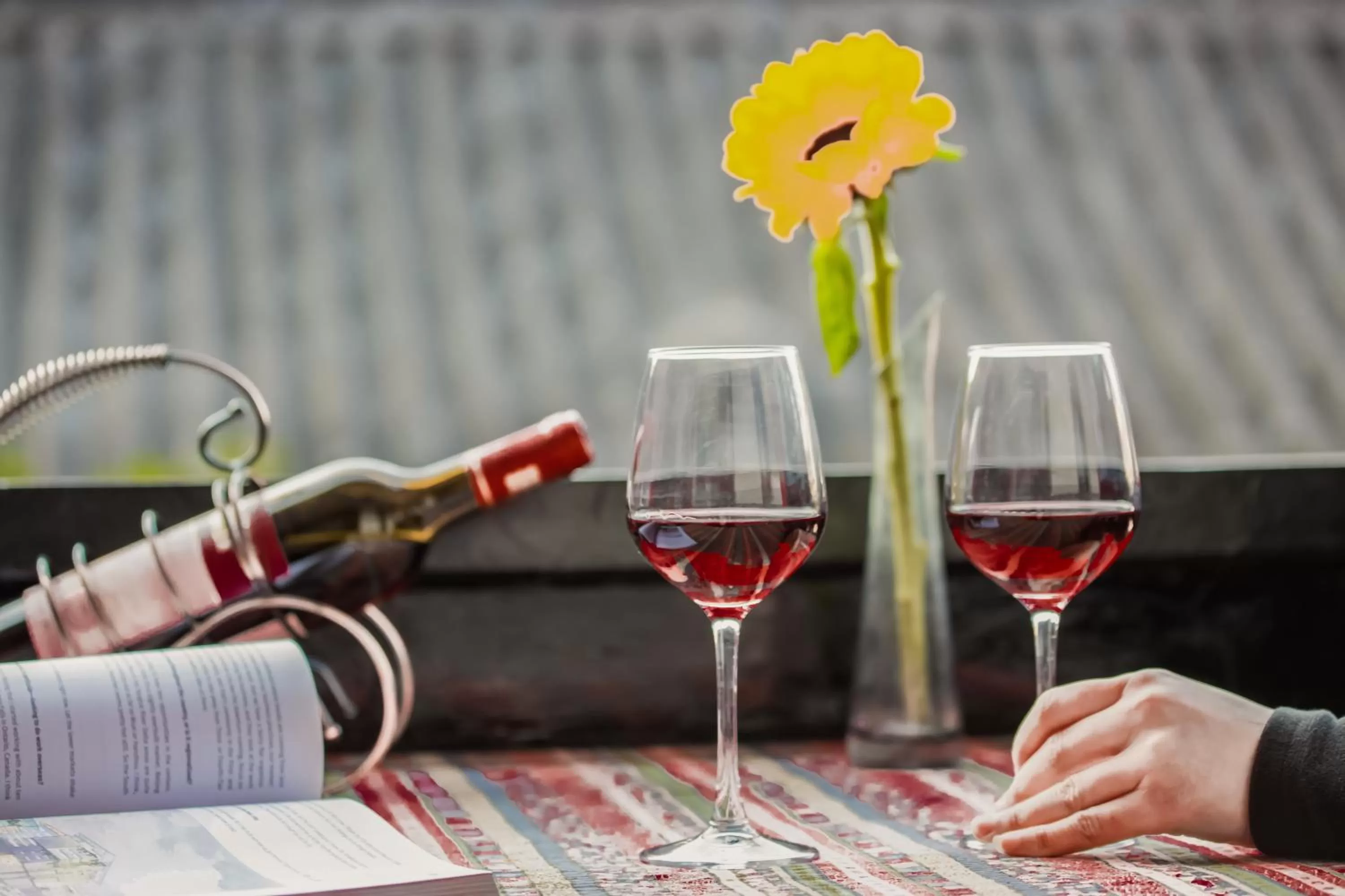 Balcony/Terrace in Wenjun Courtyard Hotel---3mins walk from Tonghuimen metro station ,next to People`s Park, fluent English service ,travel agency