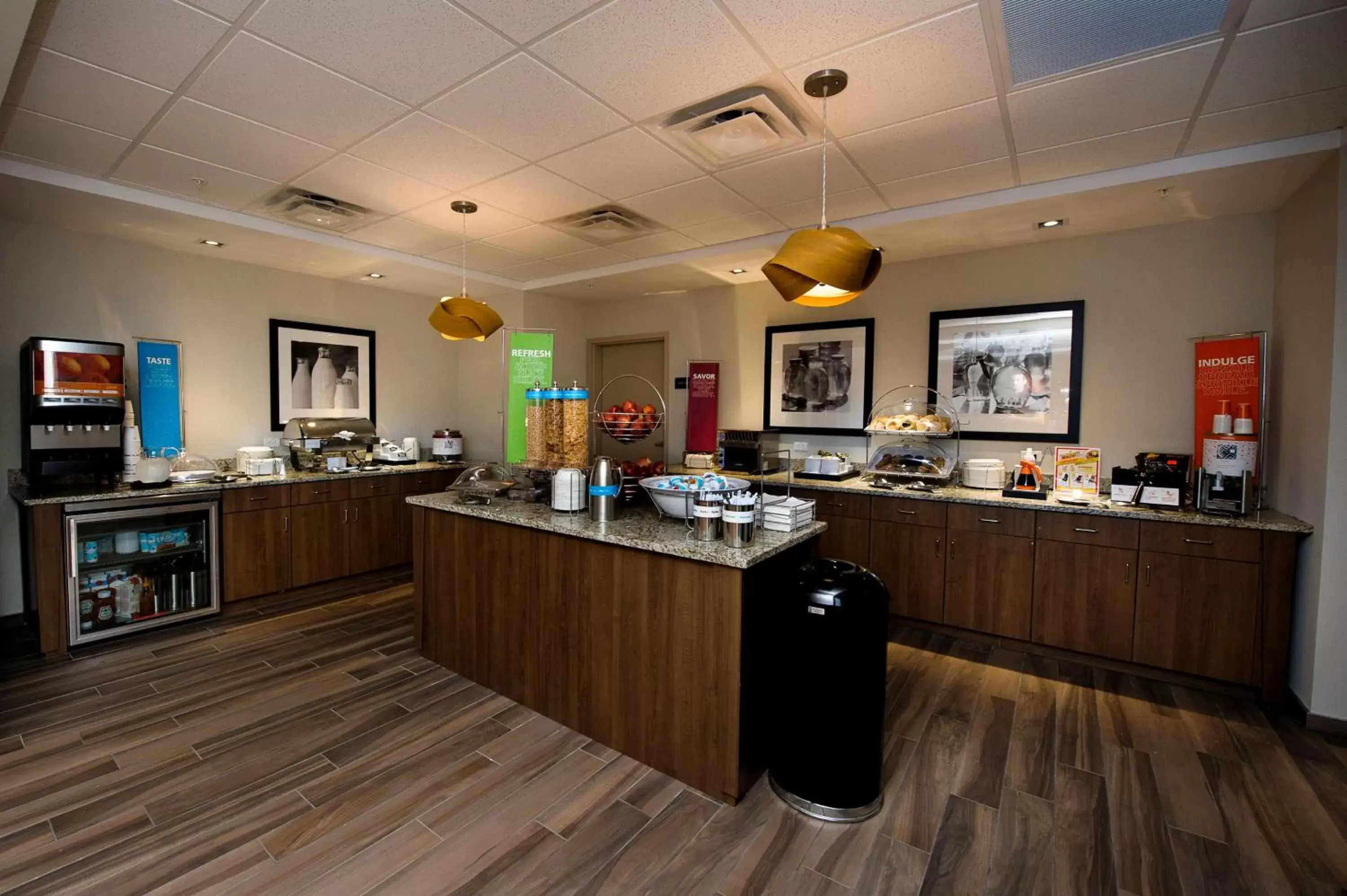 Dining area, Restaurant/Places to Eat in Hampton Inn & Suites Truro, NS