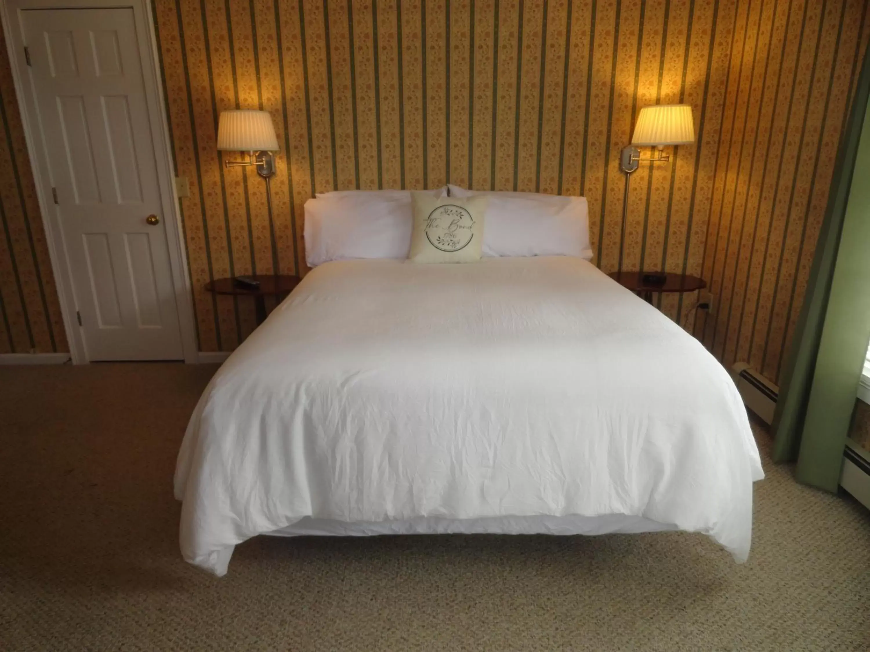 Queen Bed - Room 9  in The Bond 1786 Inn