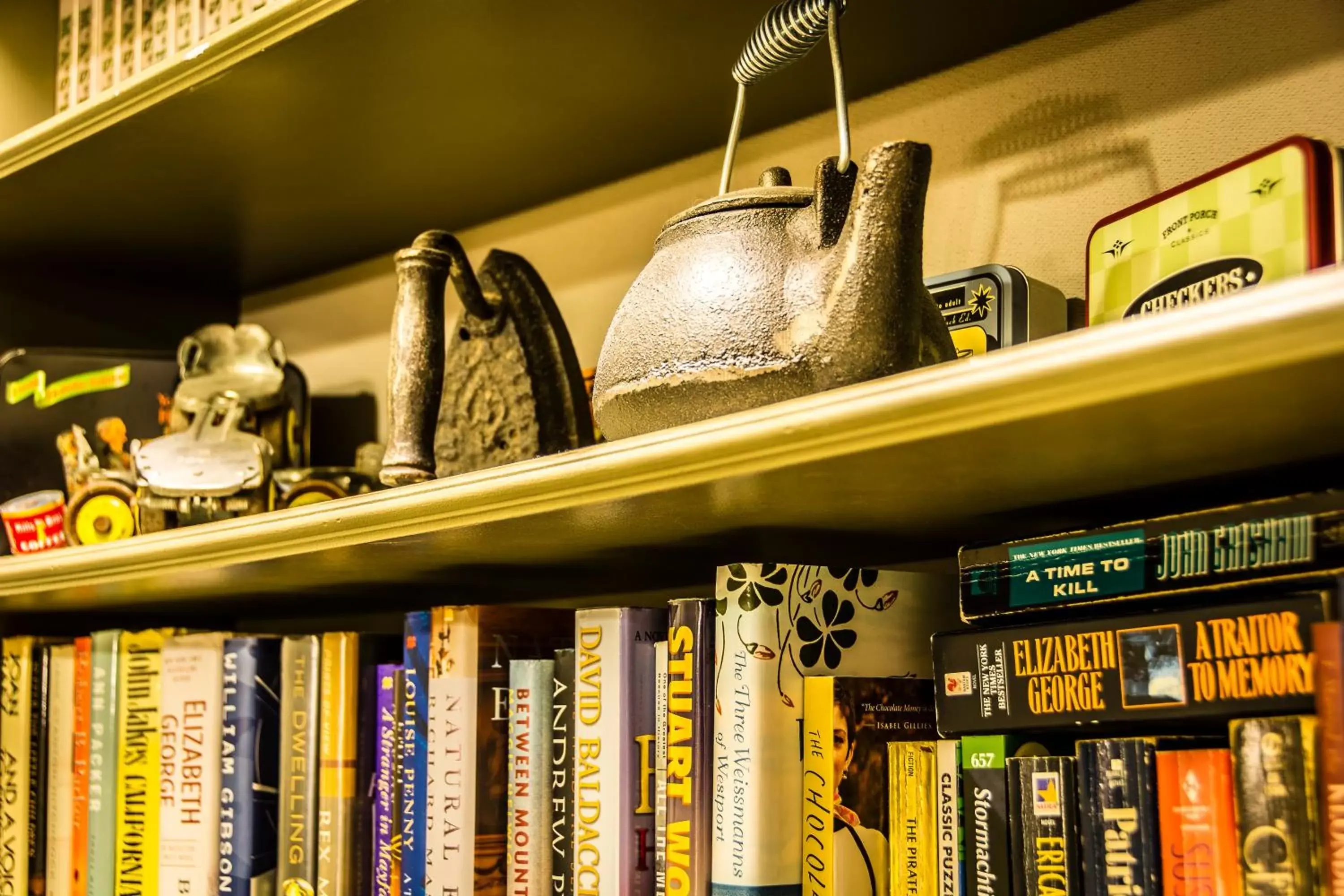 Library in Rustlers Lodge