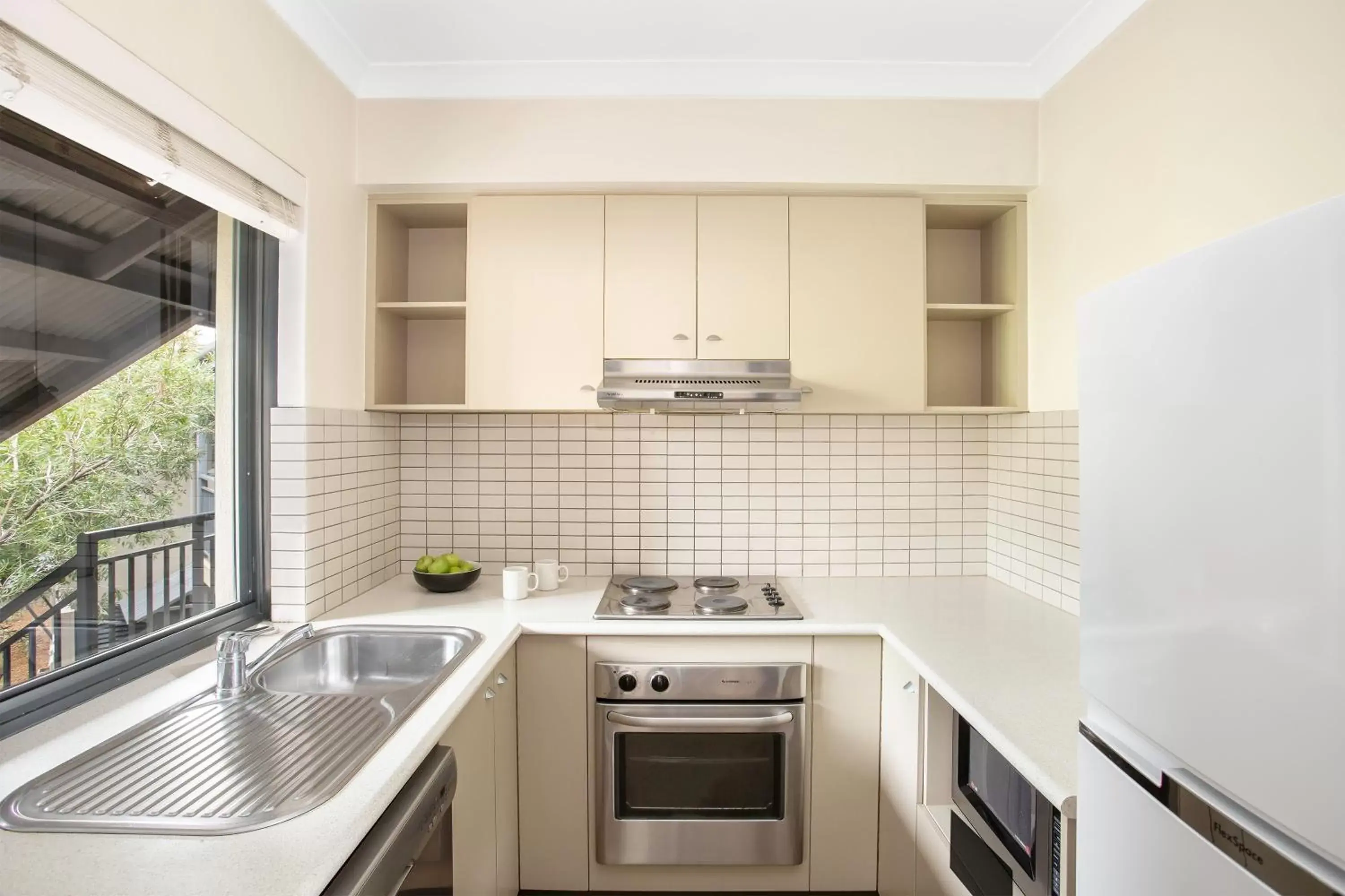 Kitchen or kitchenette, Kitchen/Kitchenette in Mantra Geraldton
