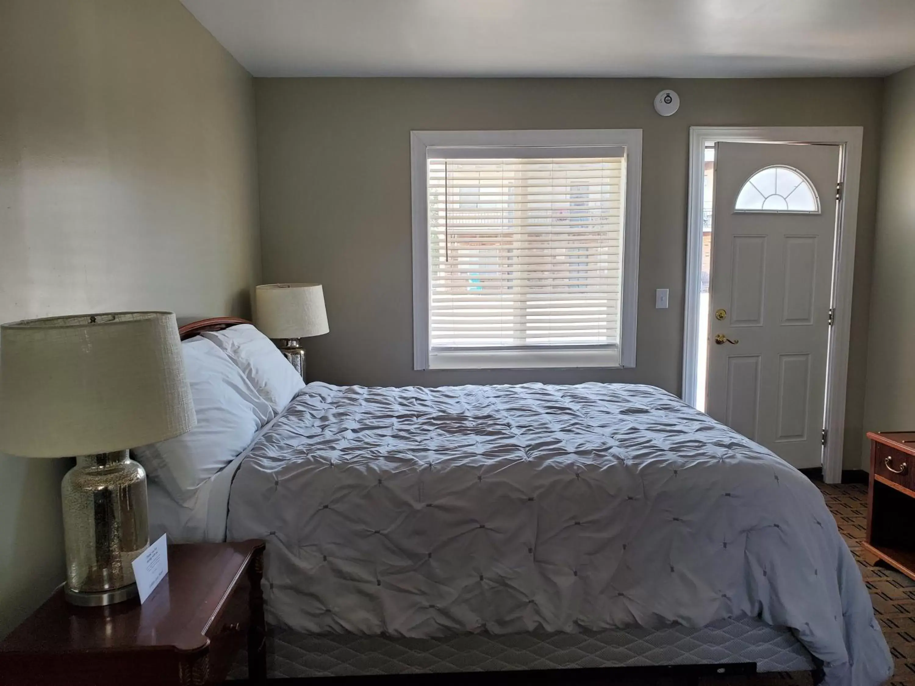 Bed in Golden Gate Lodging