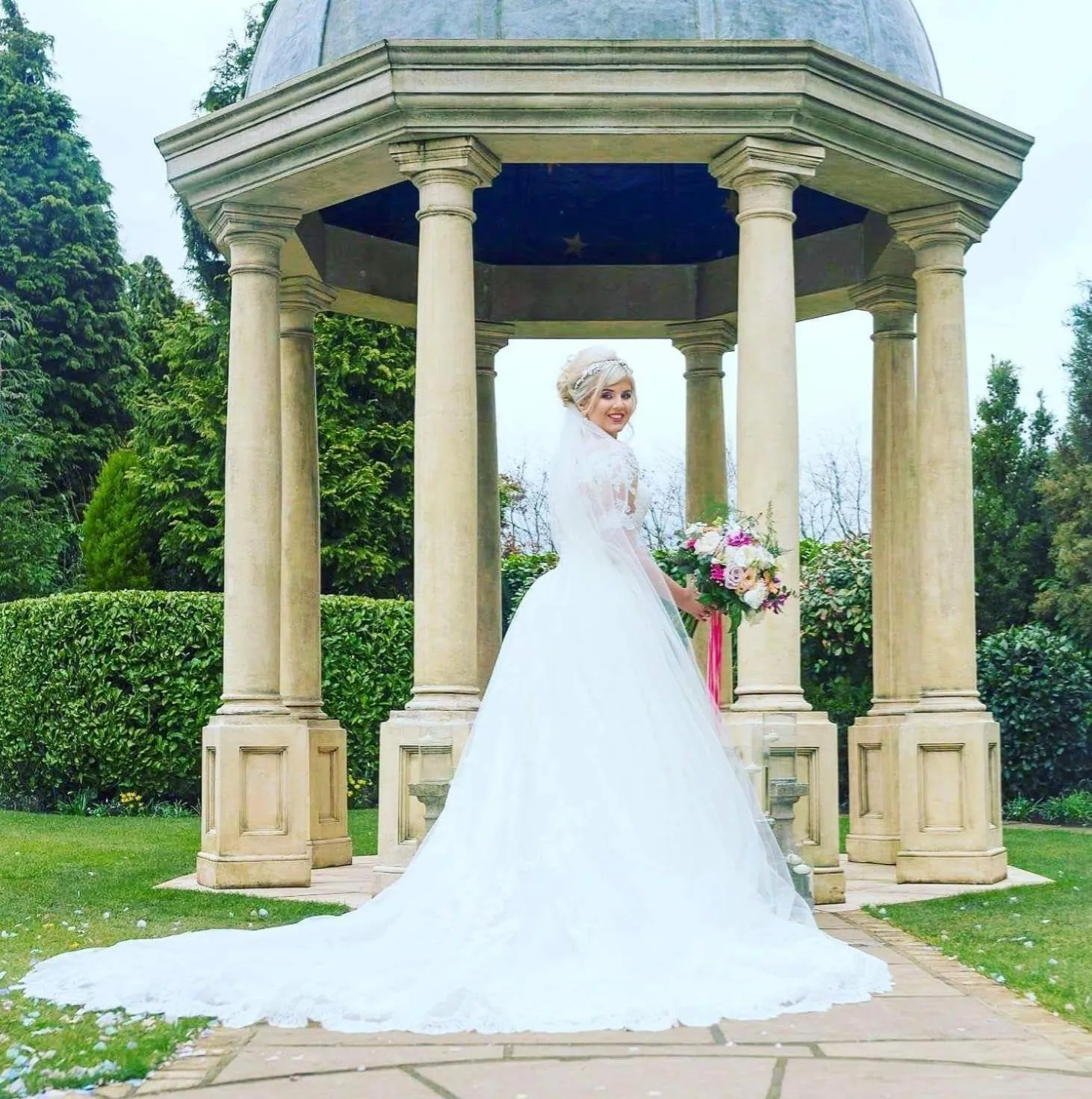 Garden in Rogerthorpe Manor Hotel