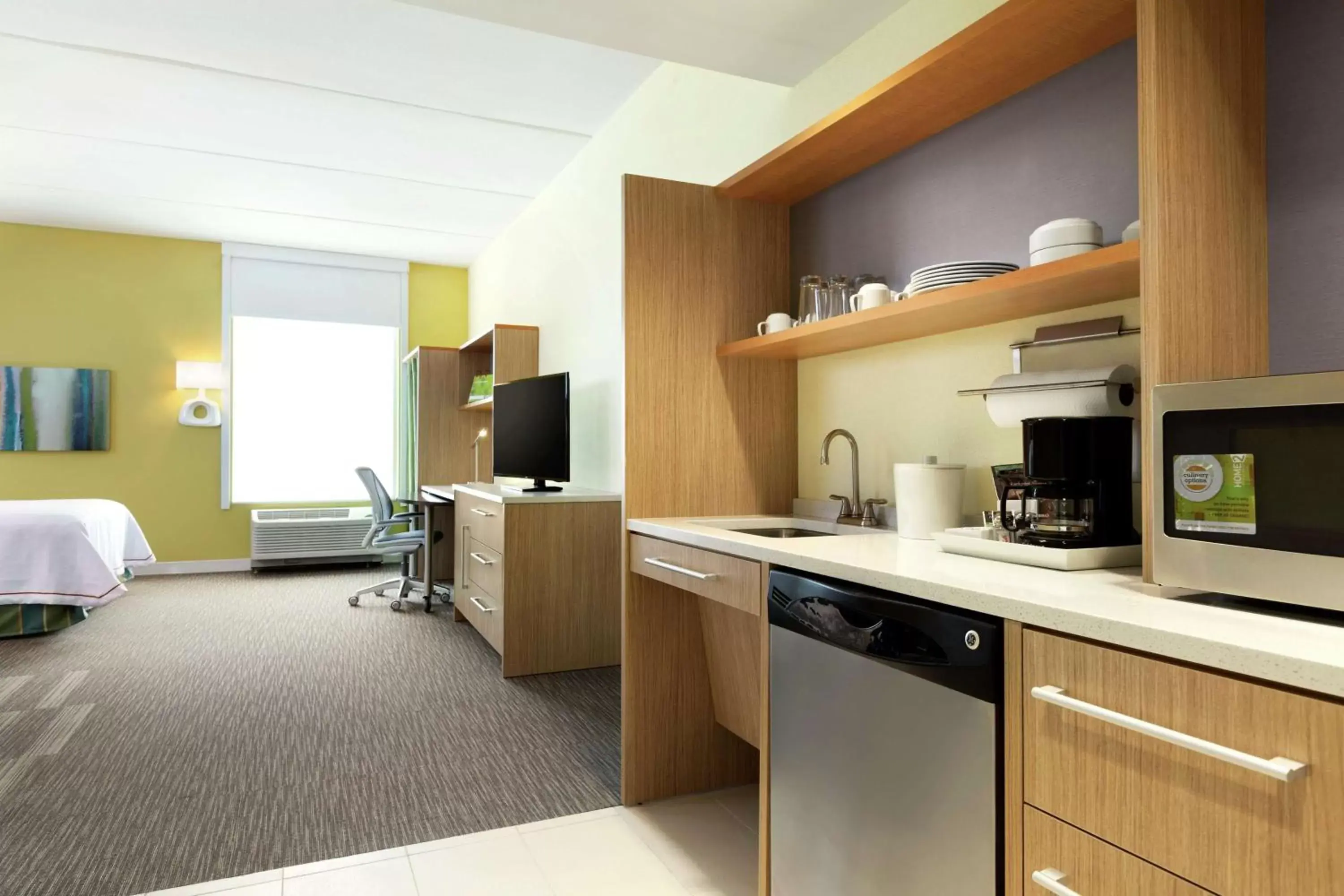 Bedroom, Kitchen/Kitchenette in Home2 Suites by Hilton Saratoga Malta