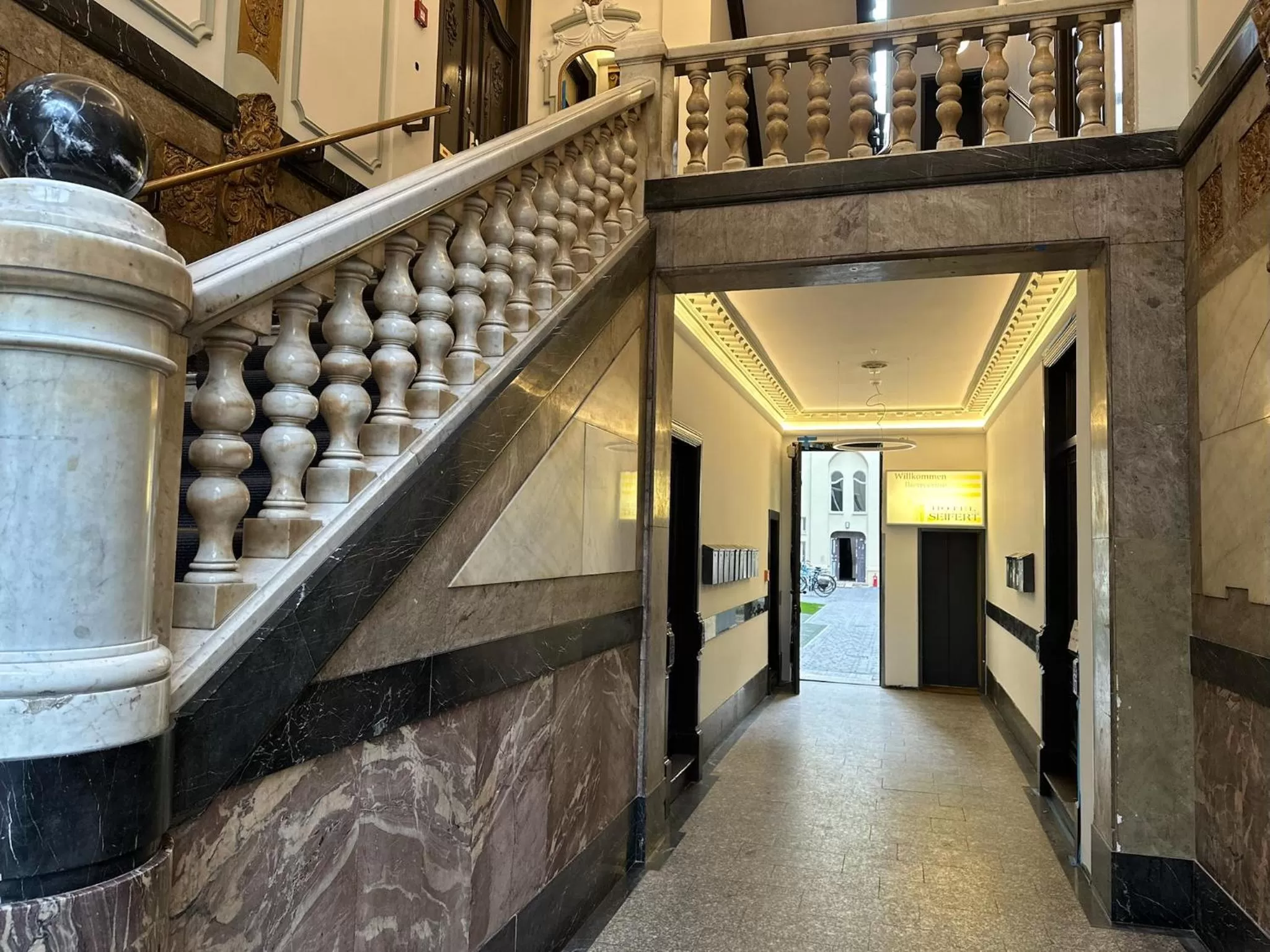 Facade/entrance in Hotel Seifert Berlin am Kurfürstendamm