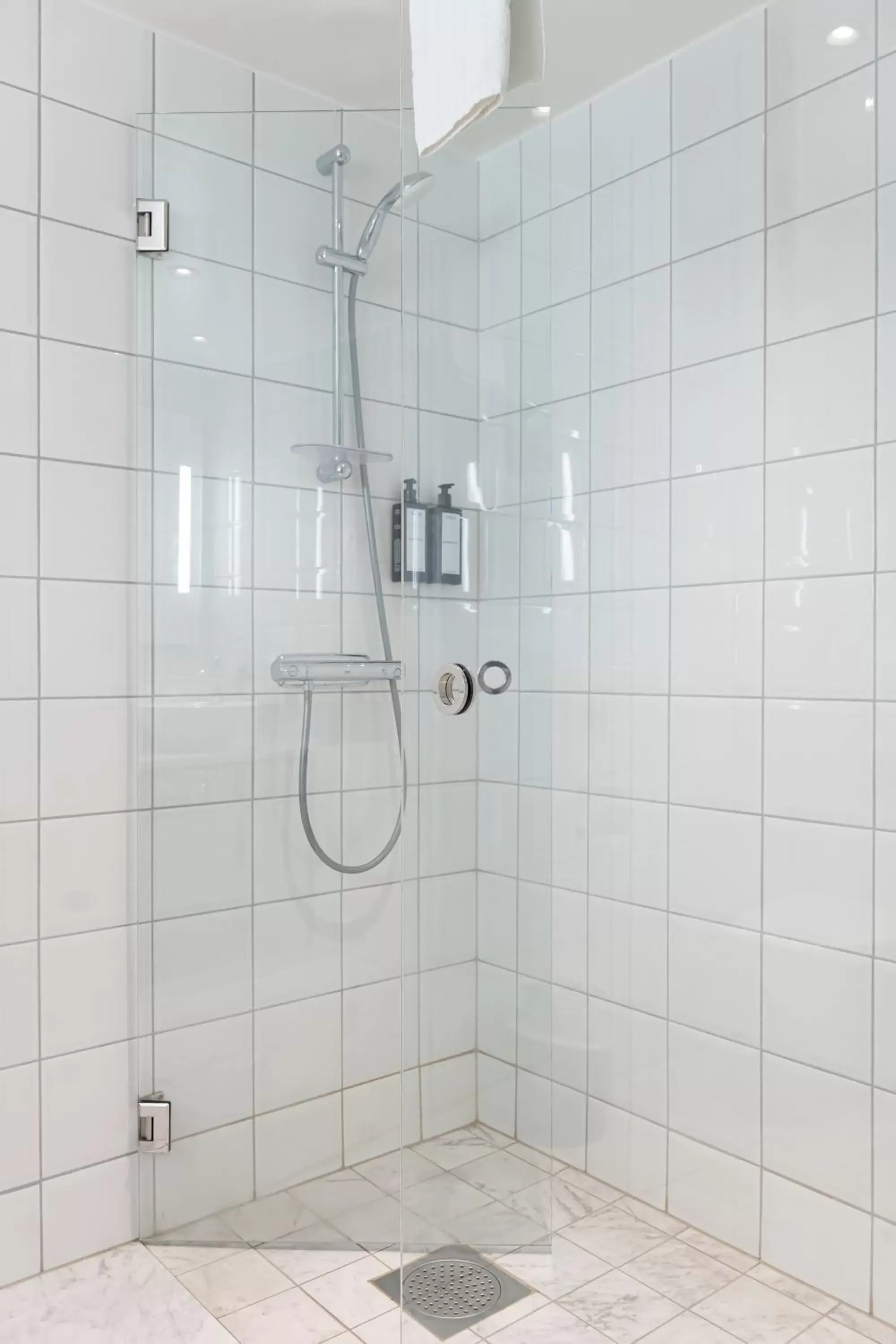 Shower, Bathroom in Elite Stora Hotellet