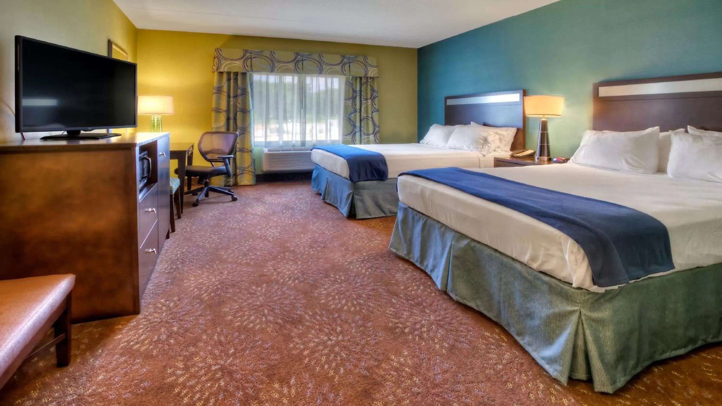 Photo of the whole room, Bed in Holiday Inn Express & Suites Pittsburgh SW/Southpointe, an IHG Hotel