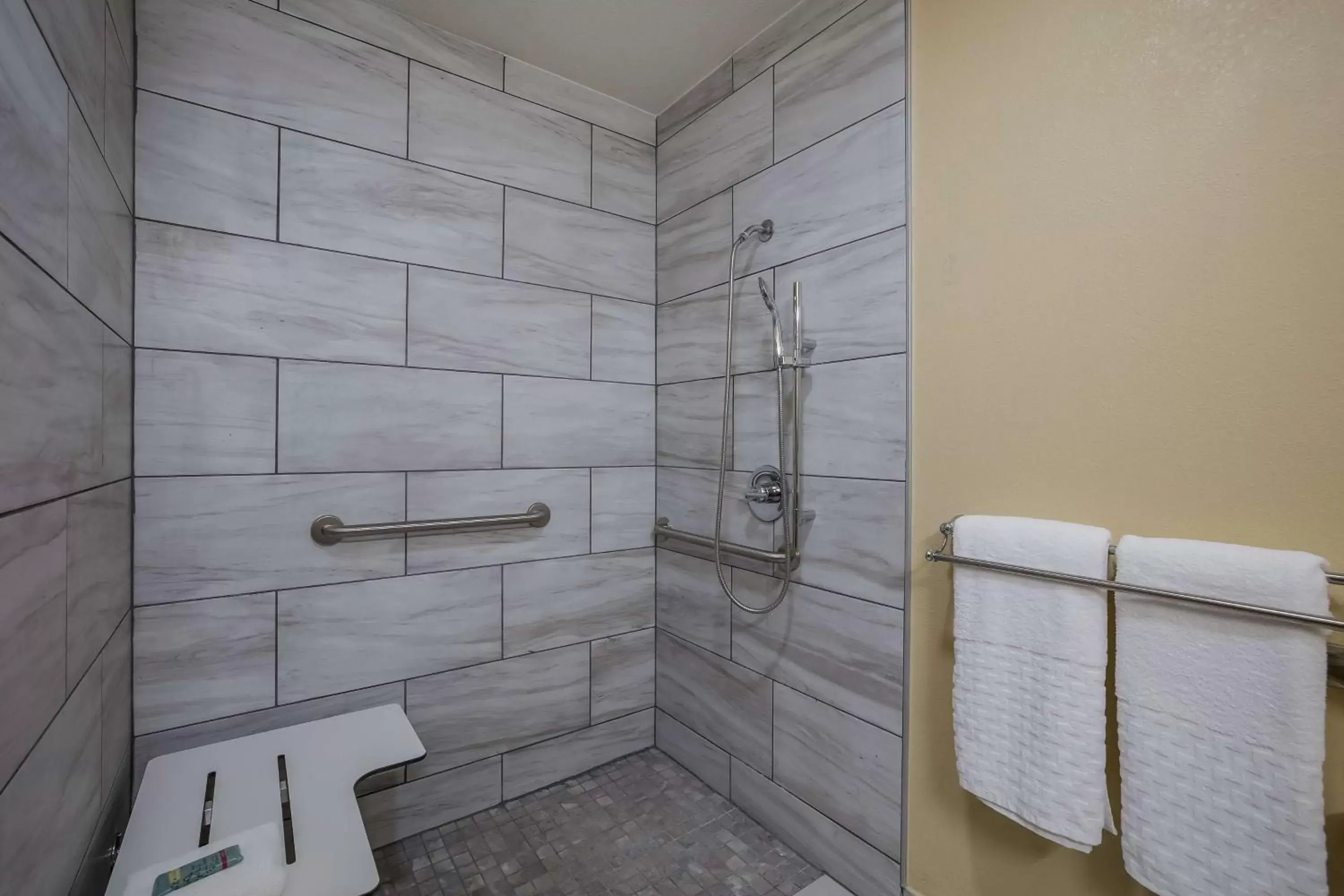 Bathroom in Best Western Gold Poppy Inn