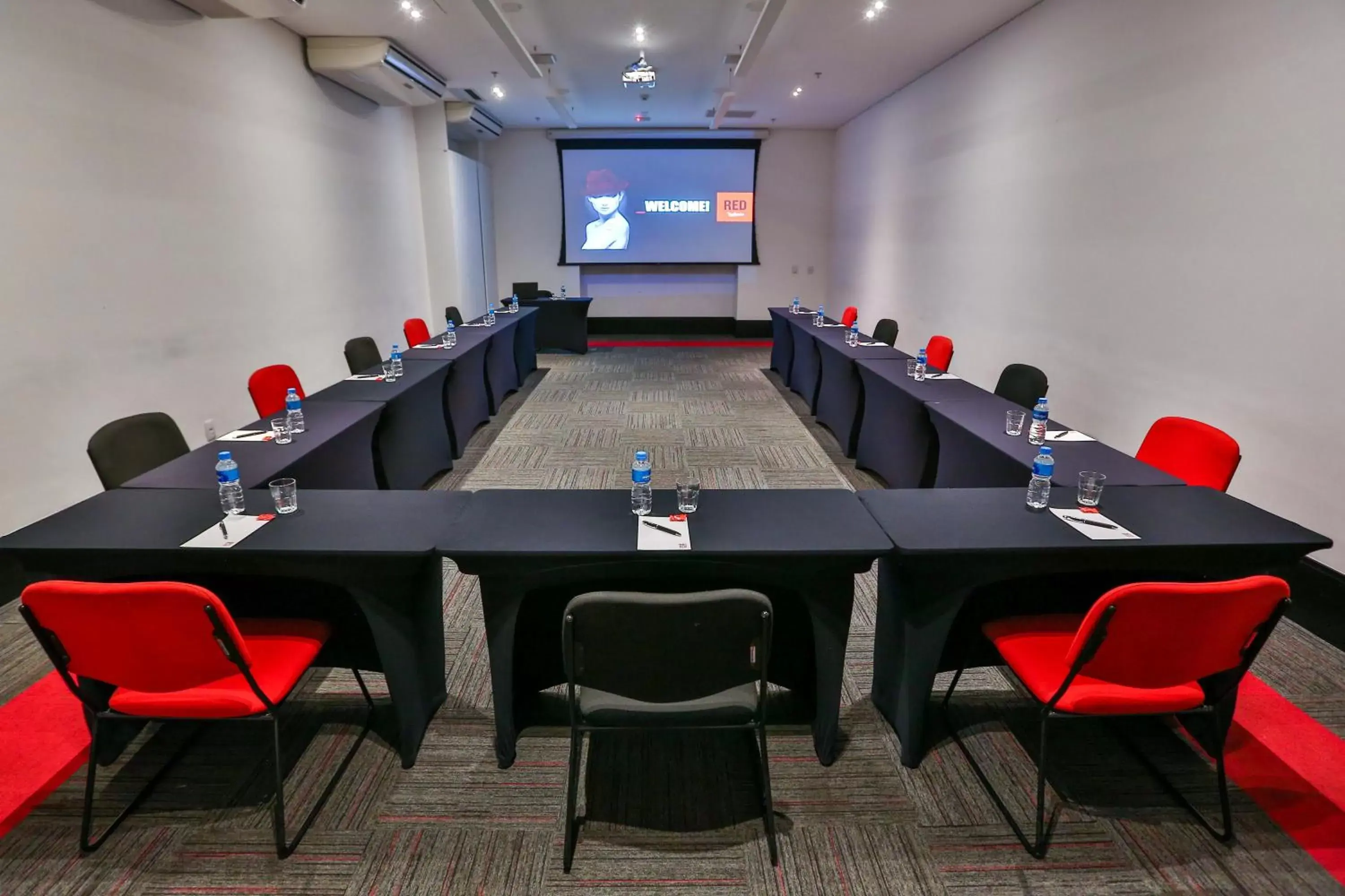 Meeting/conference room in Radisson RED Campinas