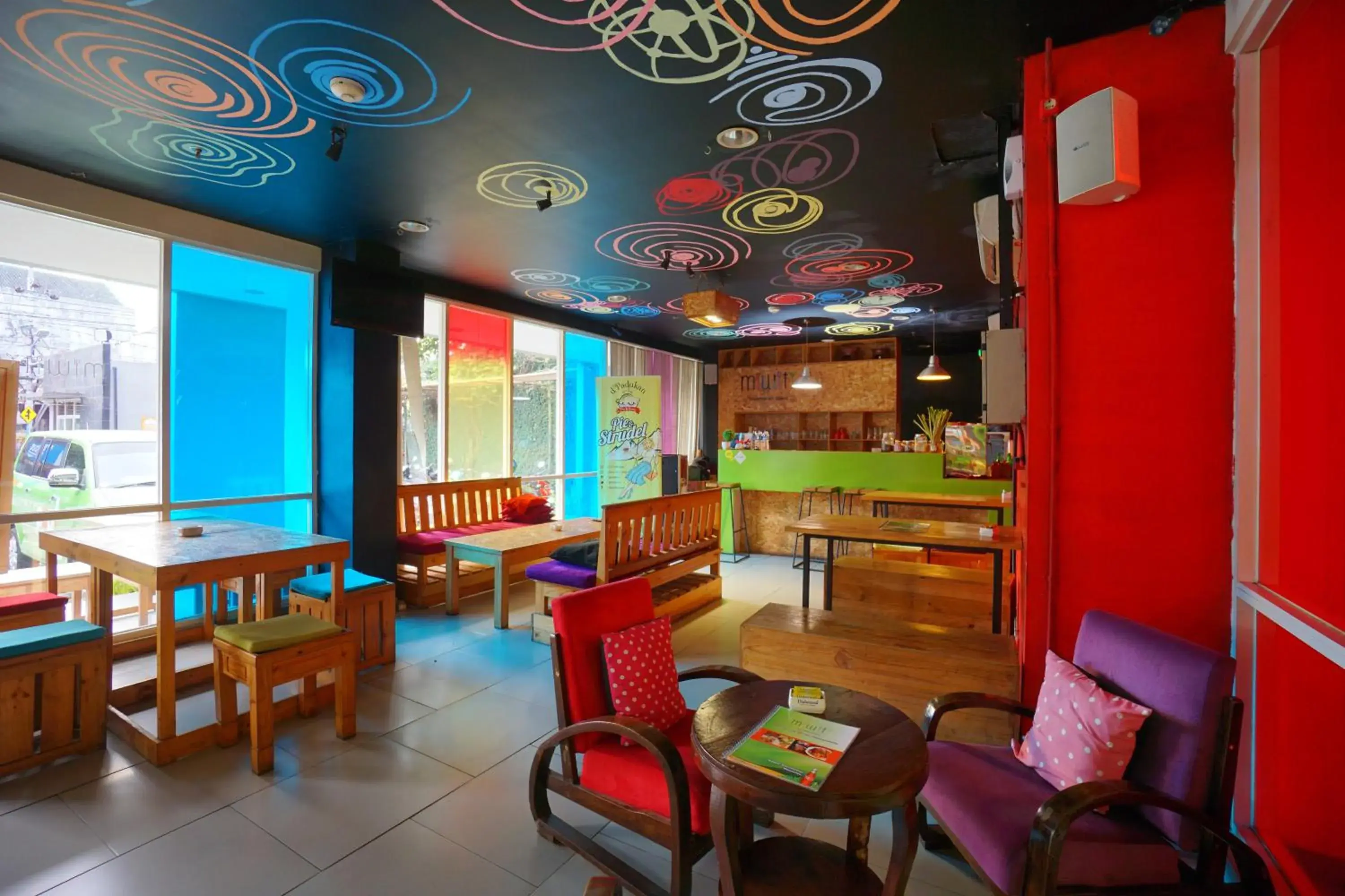 Lounge or bar, Restaurant/Places to Eat in Pop! Hotel Sangaji Yogyakarta