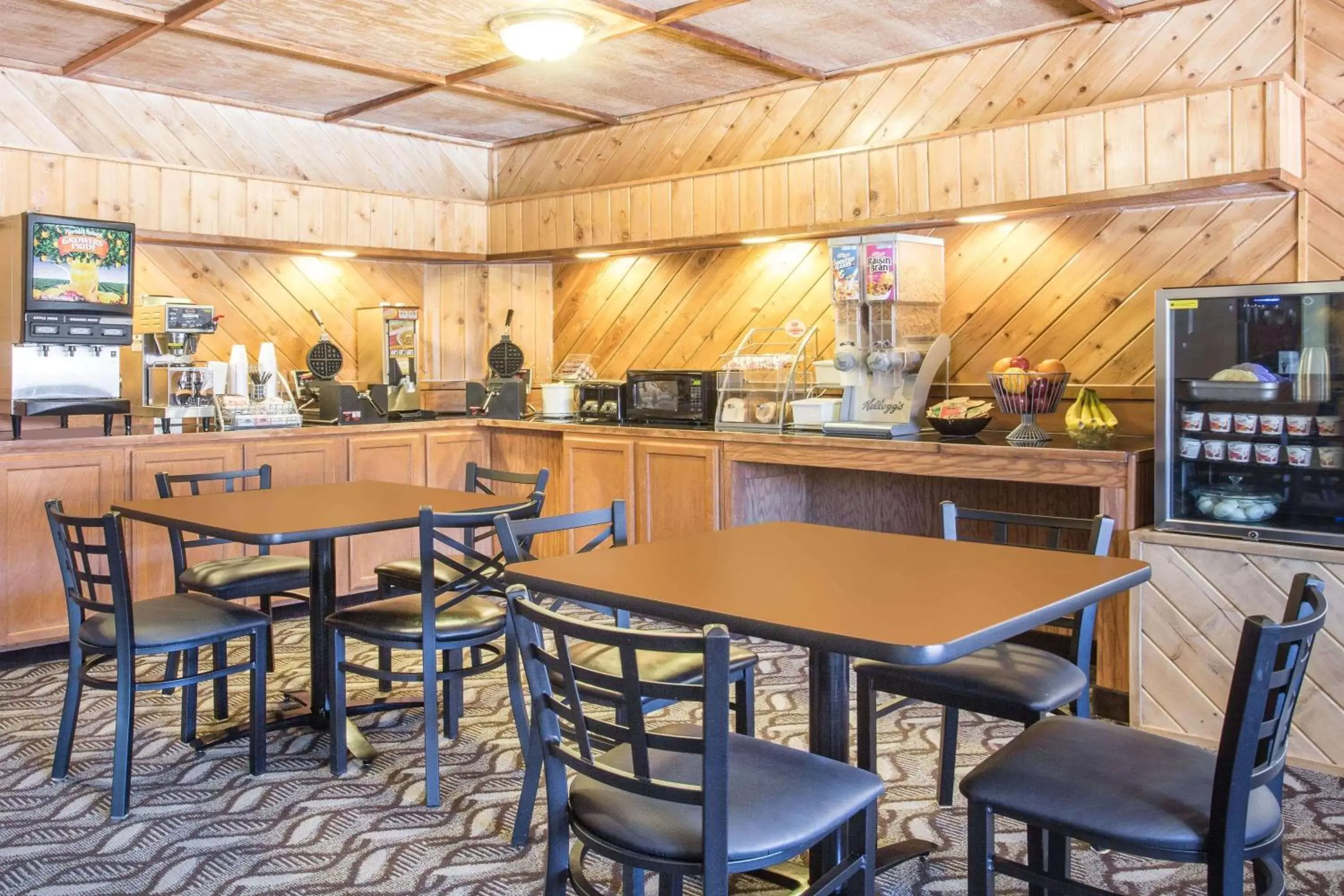 Restaurant/places to eat in Super 8 by Wyndham Dubois Restaurant/places to eat in Super 8 by Wyndham Dubois