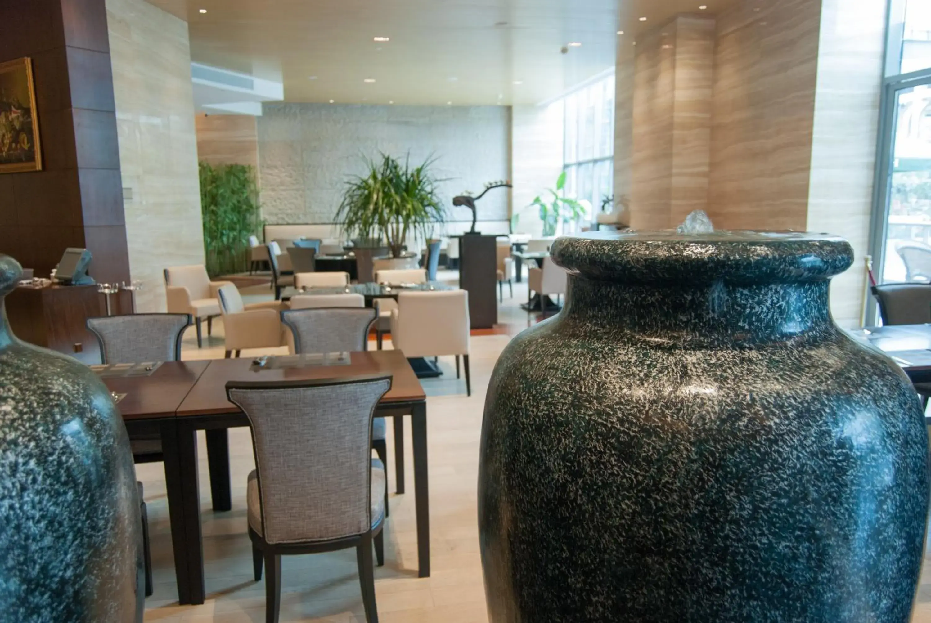 Breakfast, Lounge/Bar in Crowne Plaza Shanghai Noah Square, an IHG Hotel