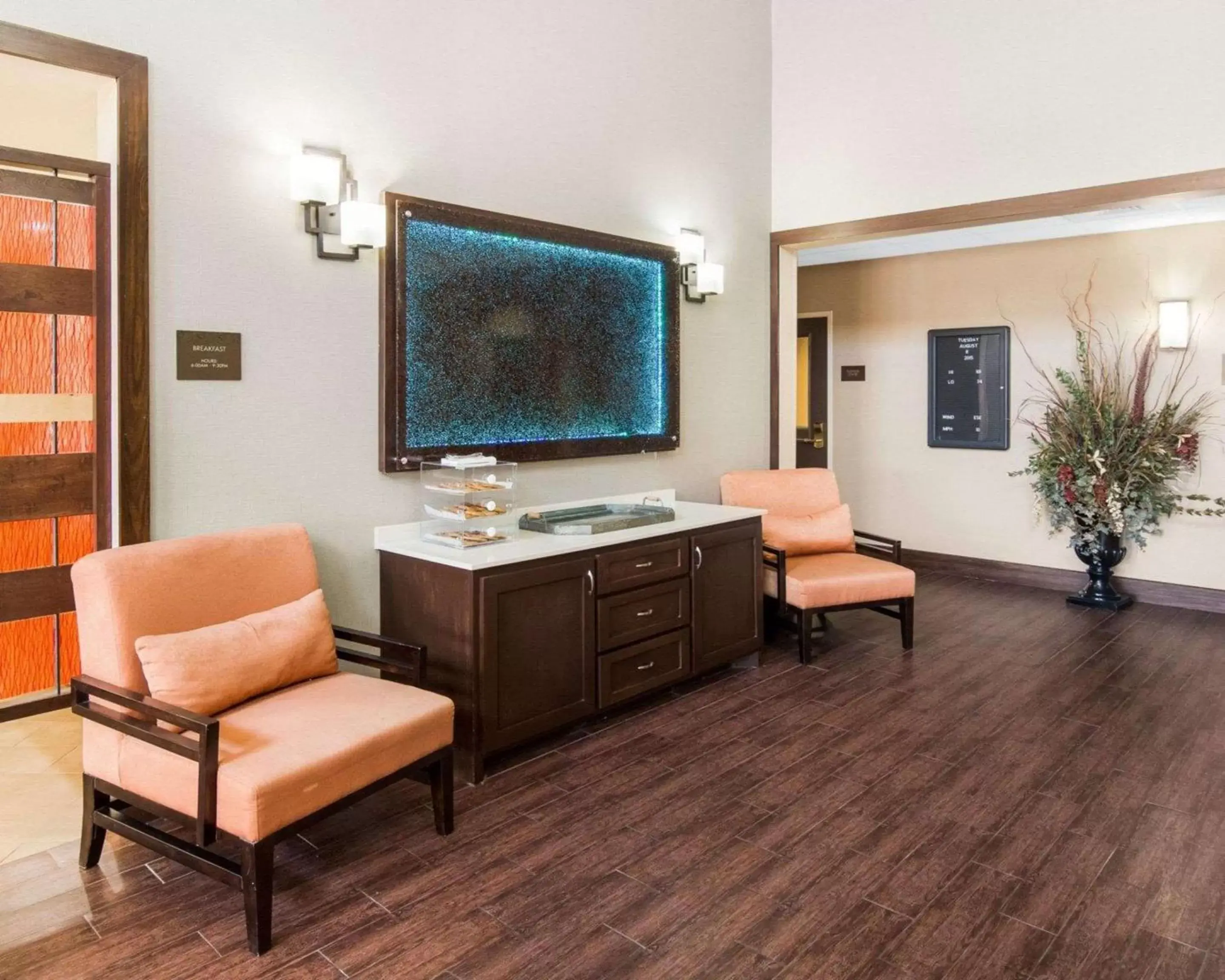 Lobby or reception, TV/Entertainment Center in Comfort Suites Odessa