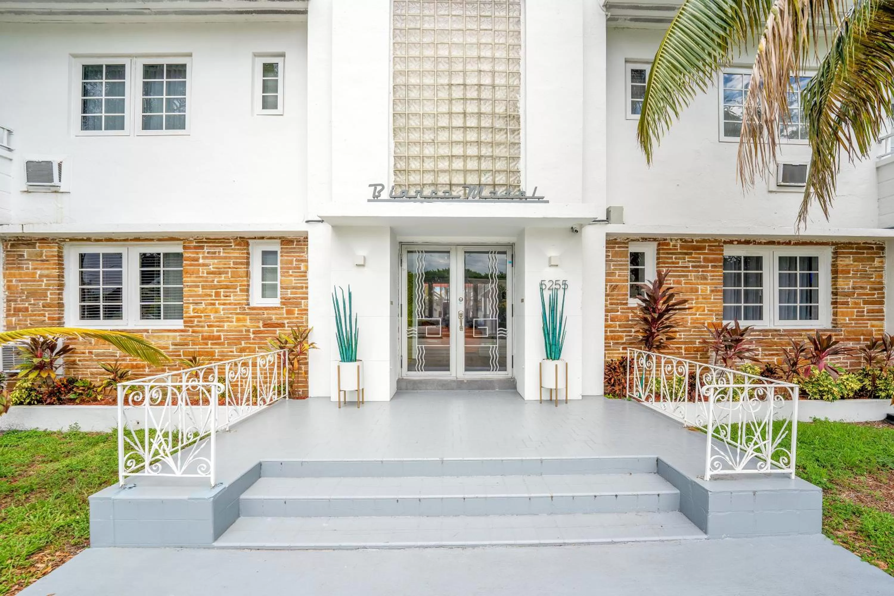 Facade/entrance in Travelodge by Wyndham Miami Biscayne Bay