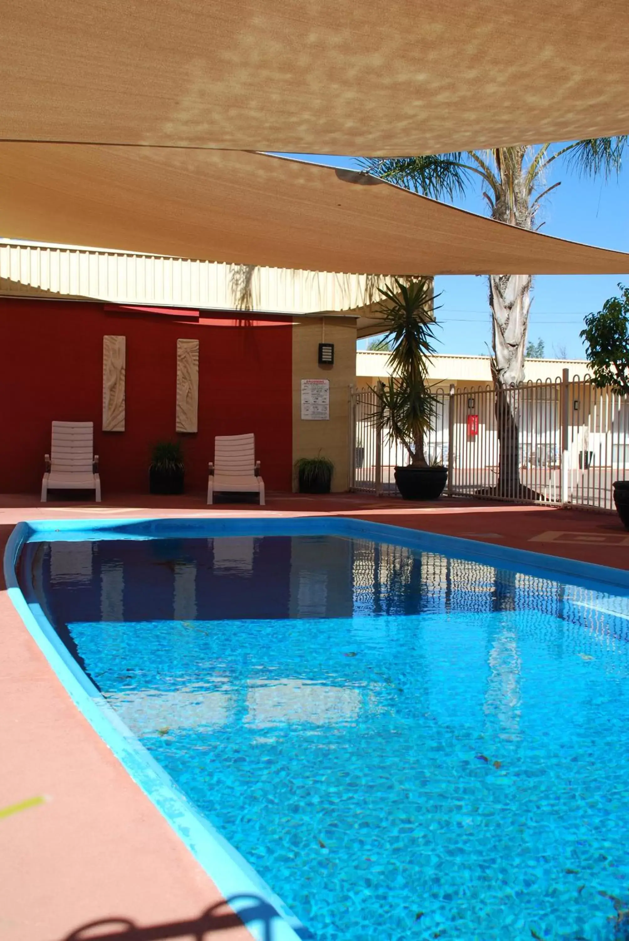 Swimming Pool in Desert Sand Motor Inn