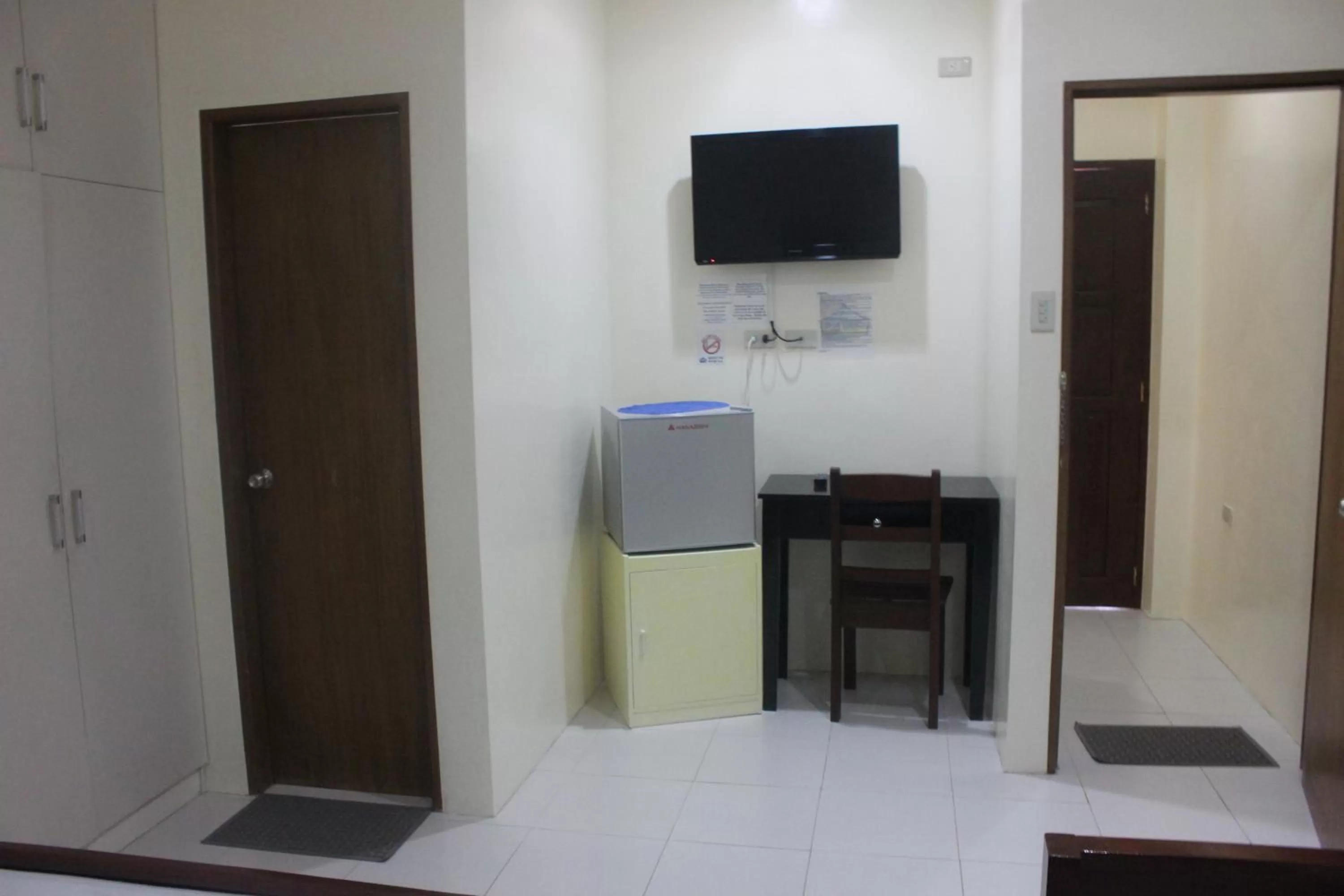 TV and multimedia in Blue Lagoon Inn & Suites