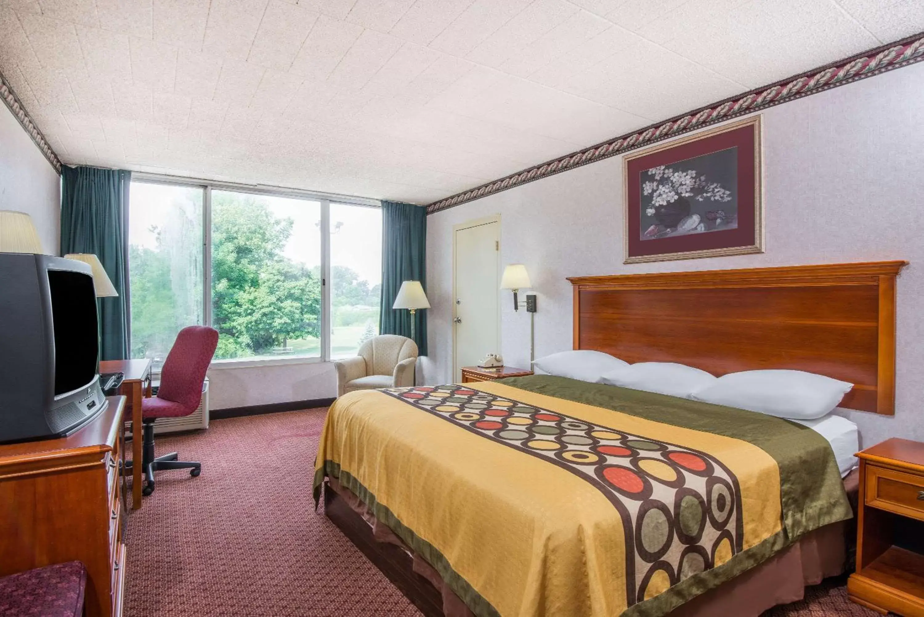Photo of the whole room, Bed in Super 8 by Wyndham Erie/I 90
