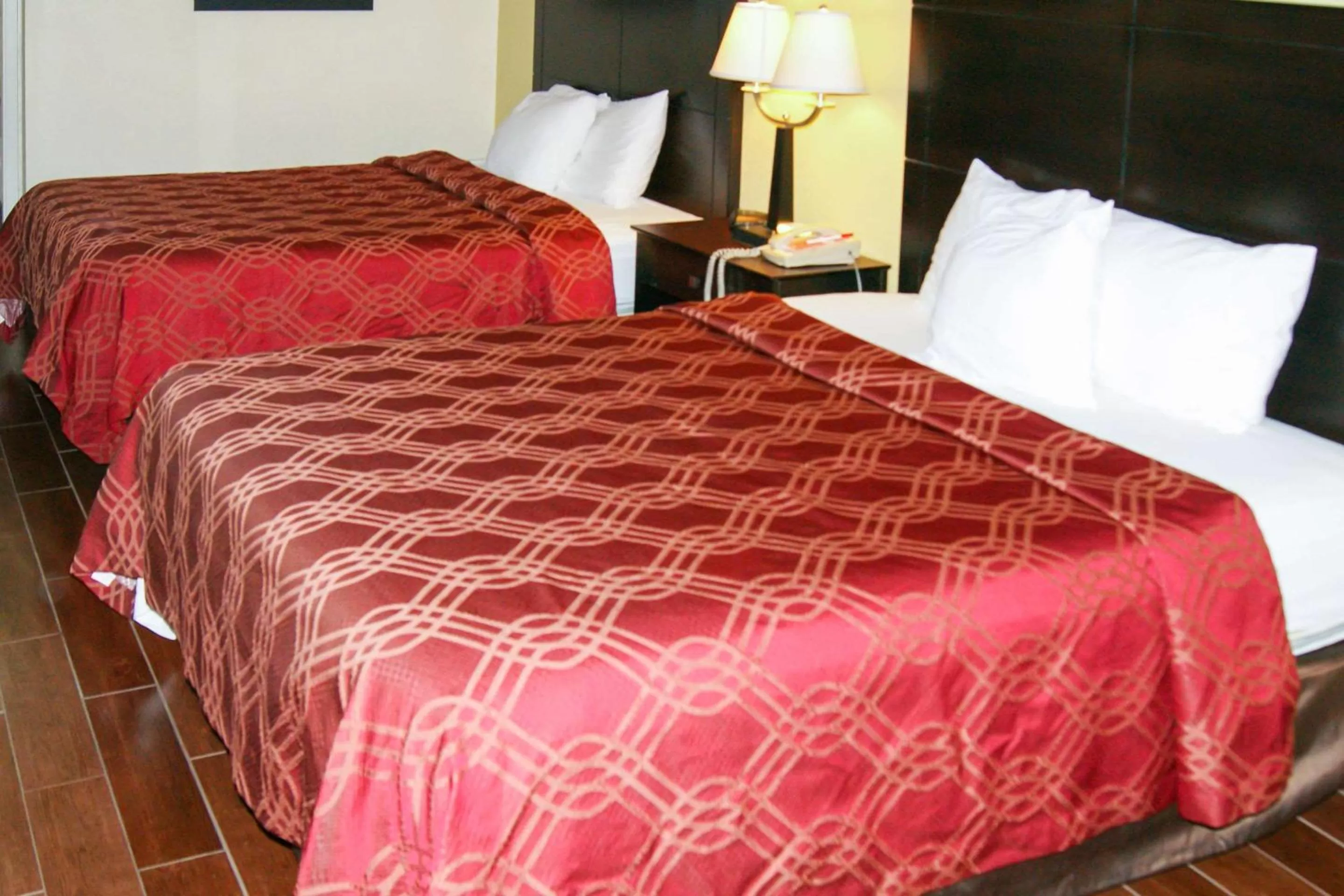 Photo of the whole room, Bed in Econo Lodge Inn & Suites West - Energy Corridor