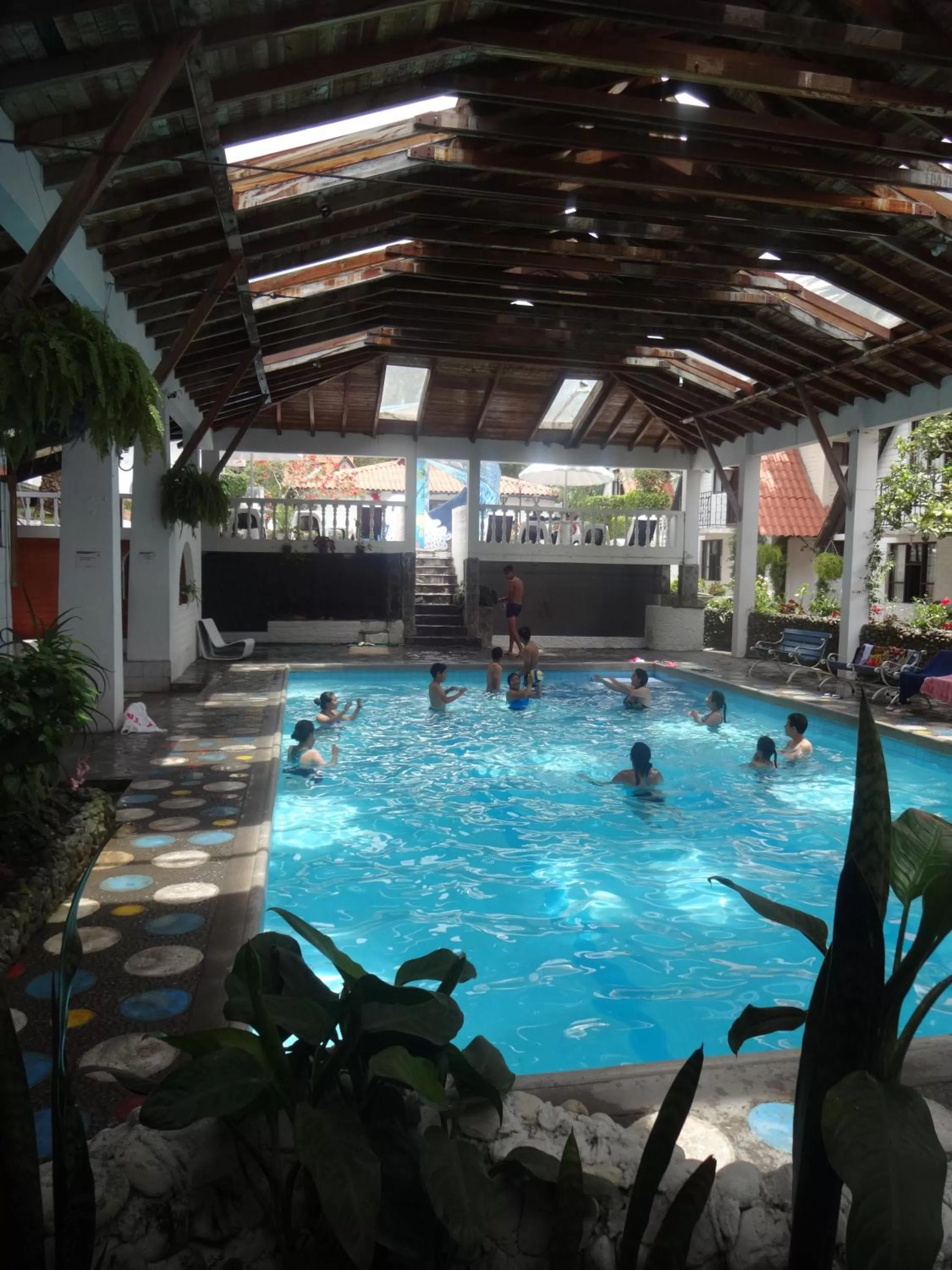 People in Hosteria Casa Giralda