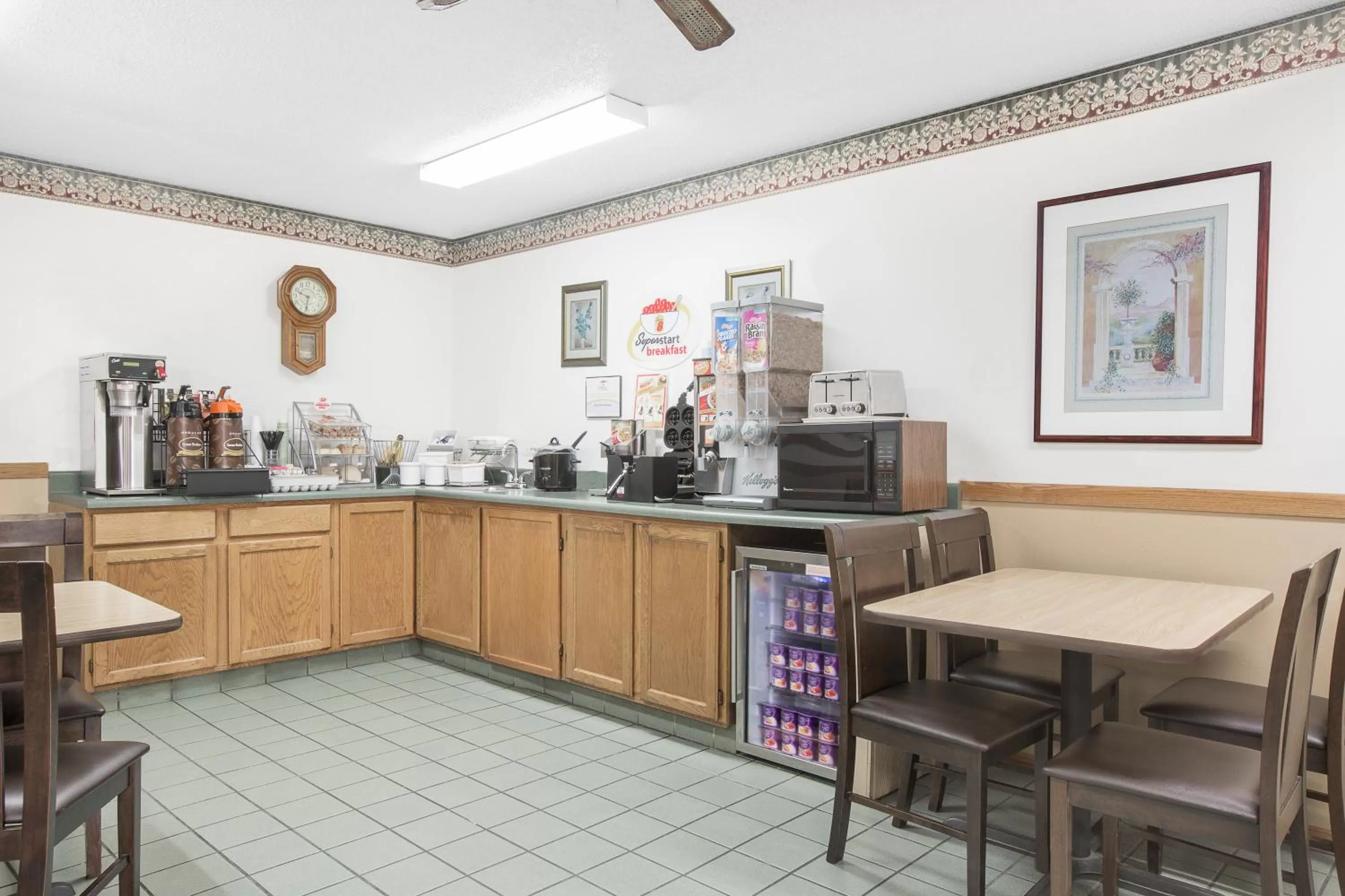 Restaurant/places to eat in Super 8 by Wyndham Chillicothe